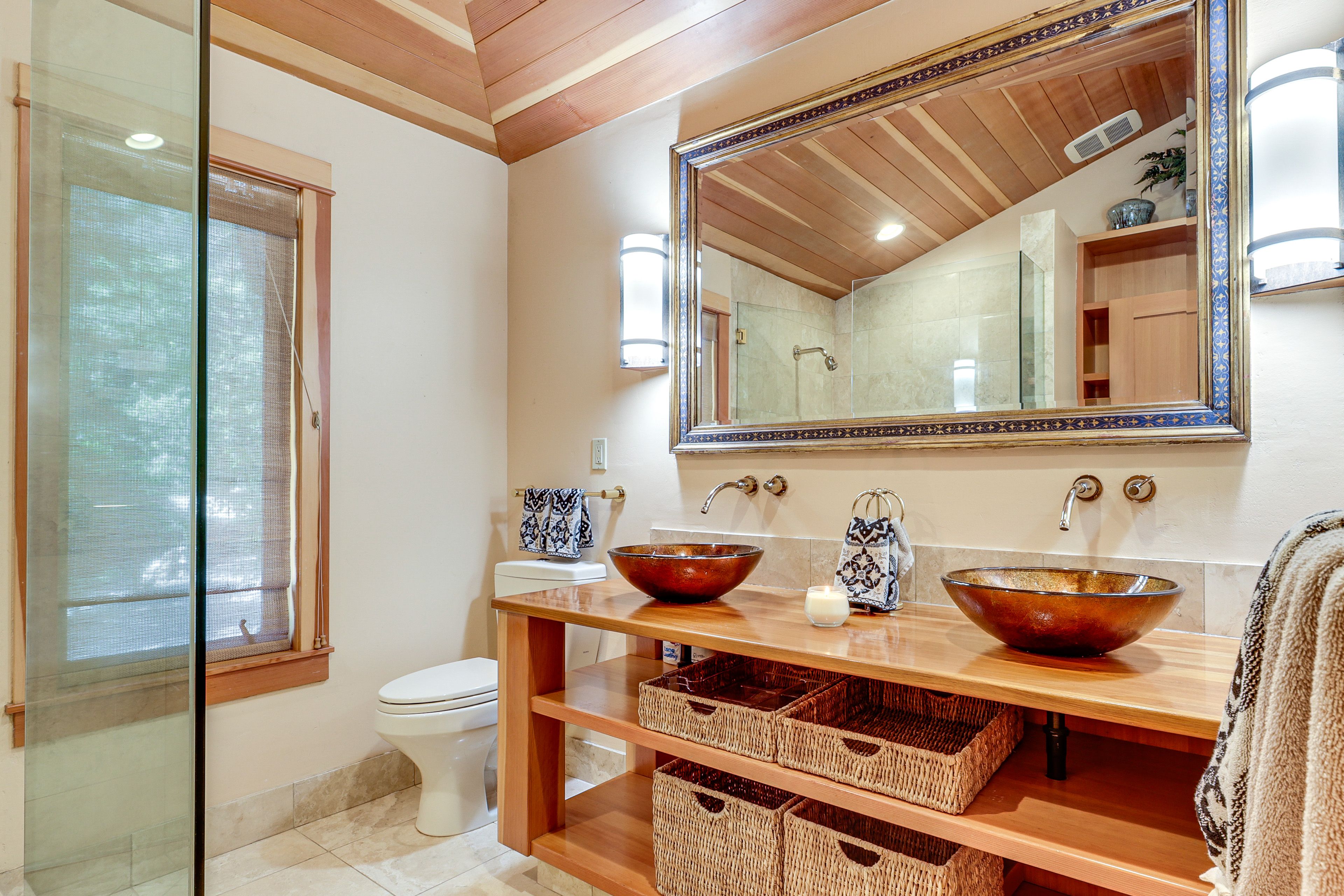 Full Bathroom | 2nd Floor