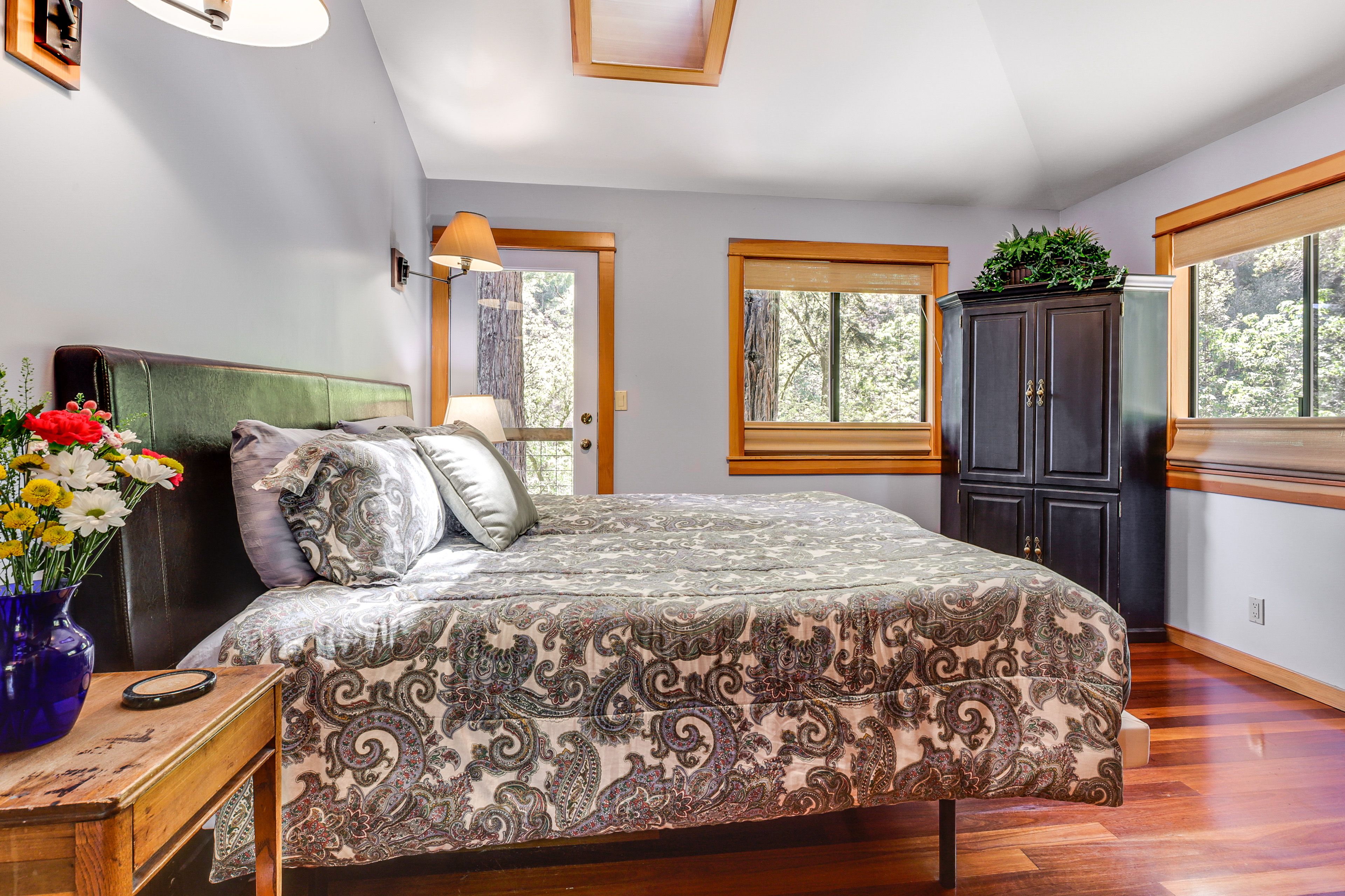 Bedroom | Queen Bed | 2nd Floor