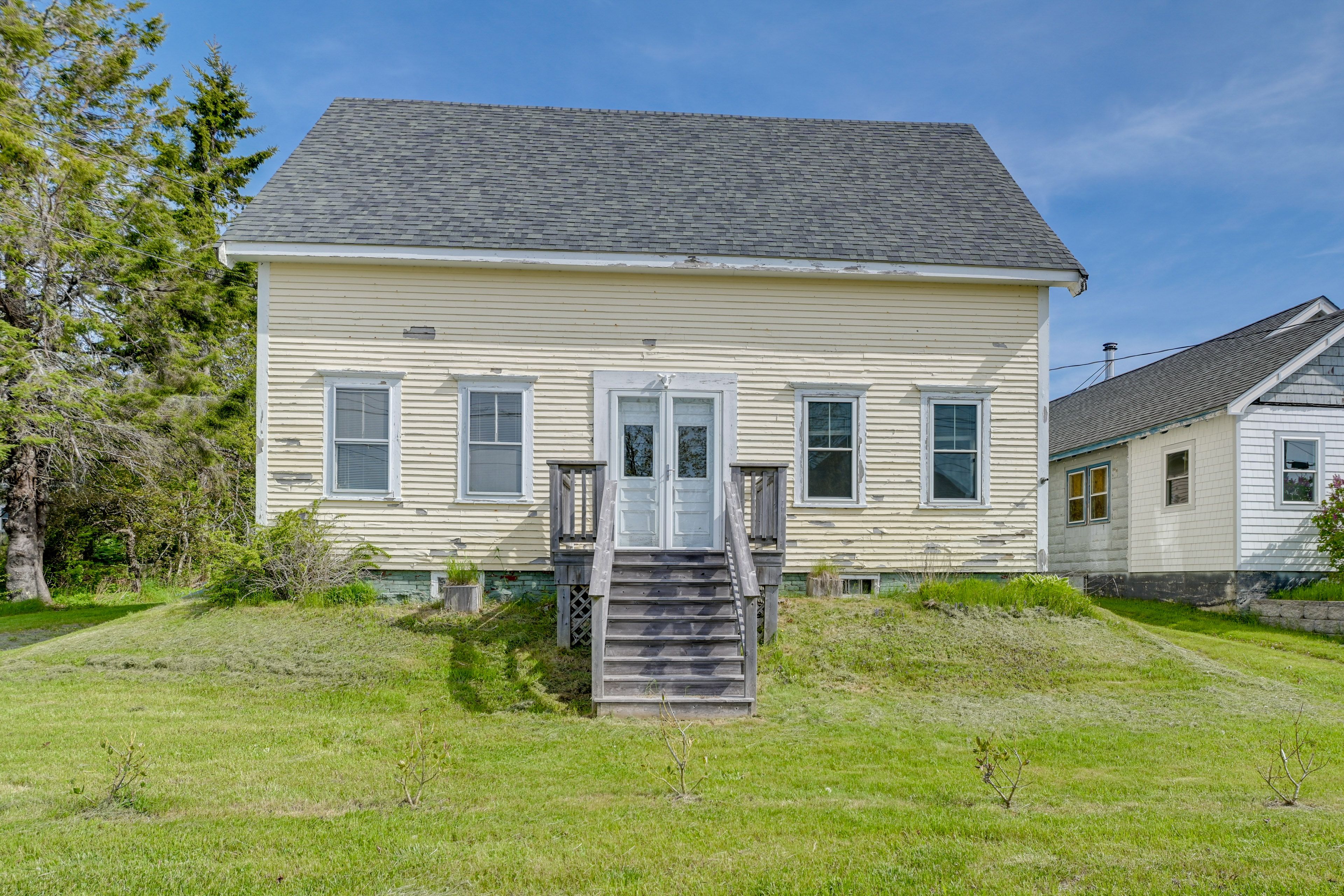 Home Exterior | Single-Story Home