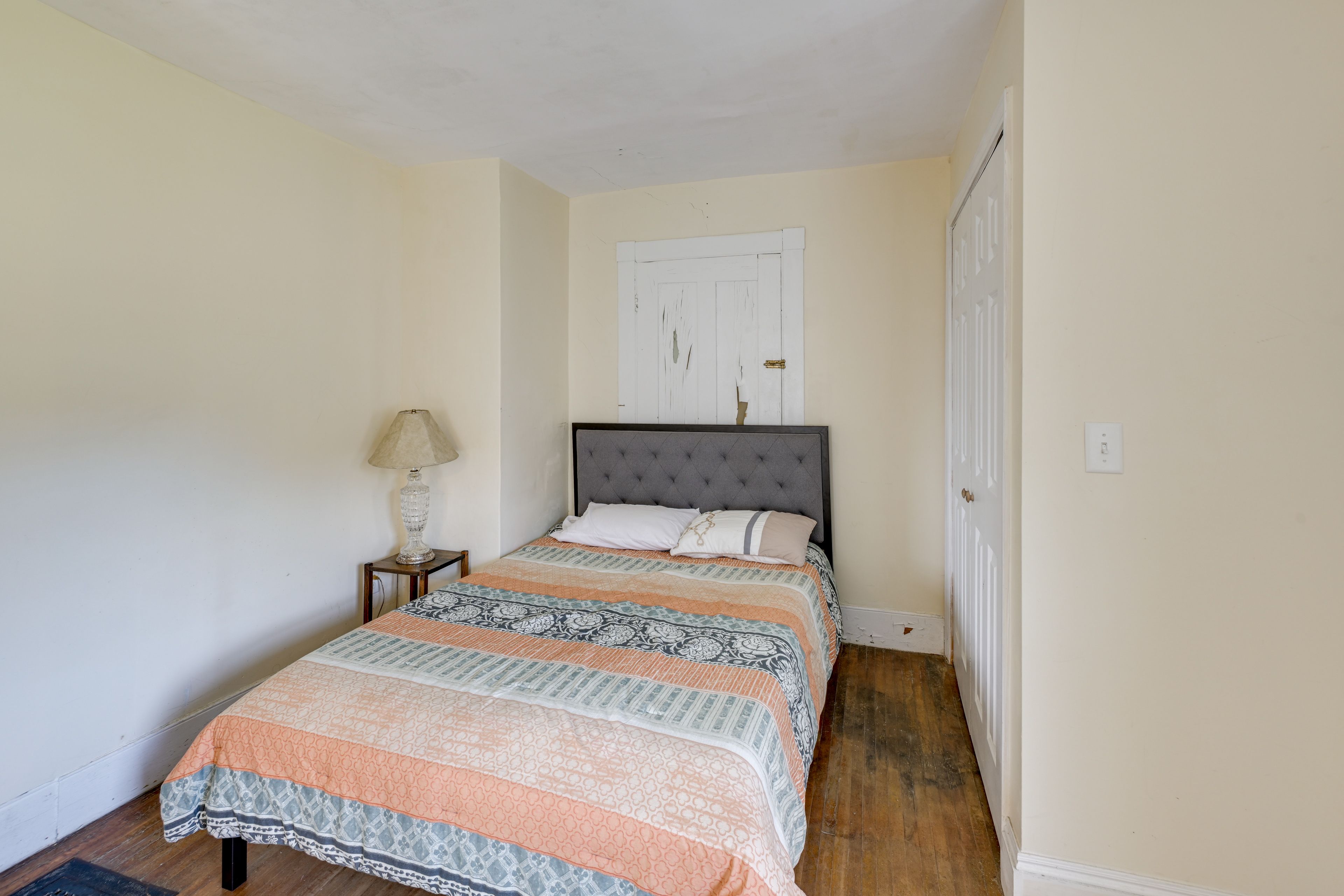 Bedroom | Queen Bed | Linens Provided