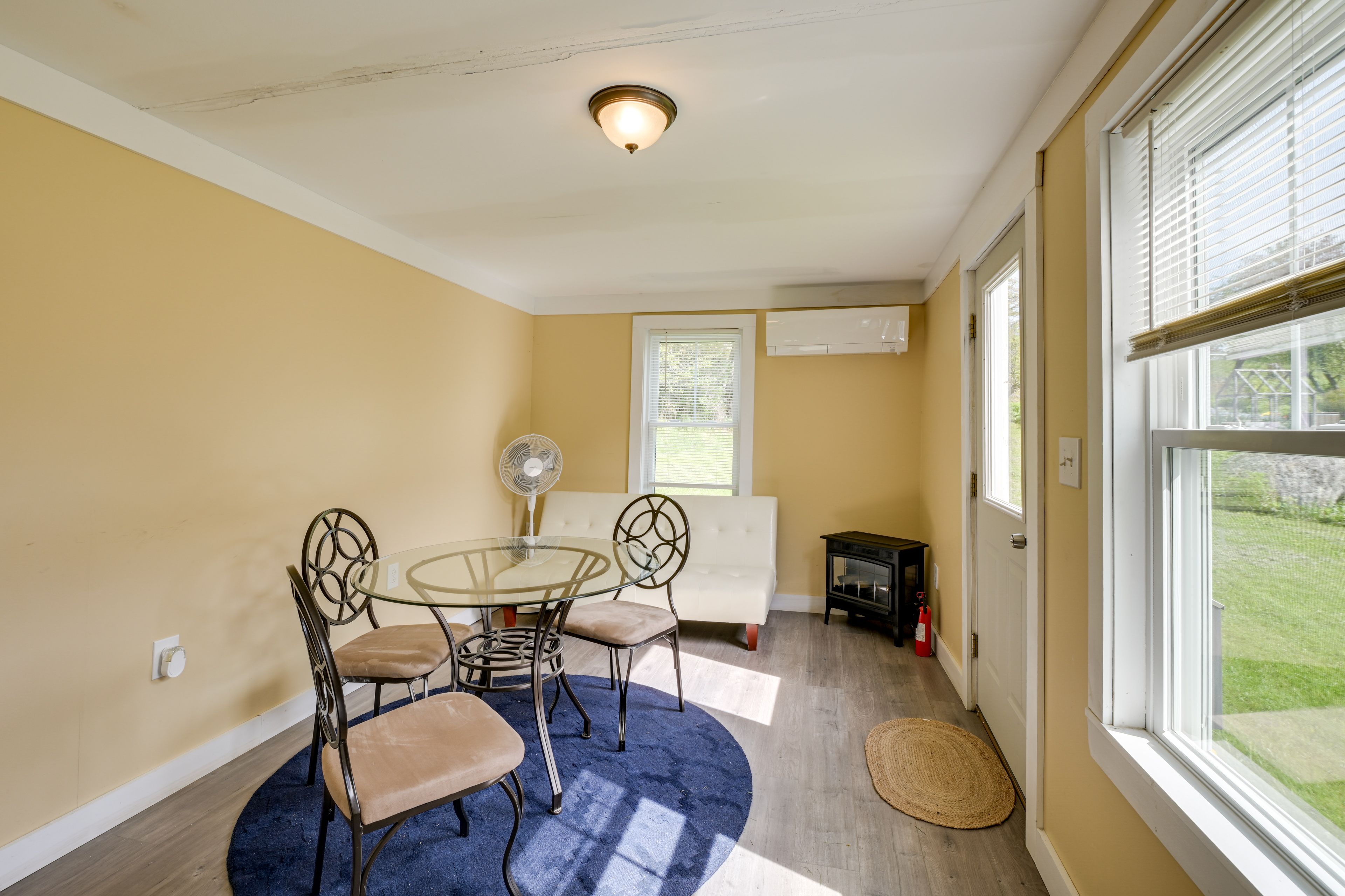 Dining Room | Twin Futon | Dishware & Flatware