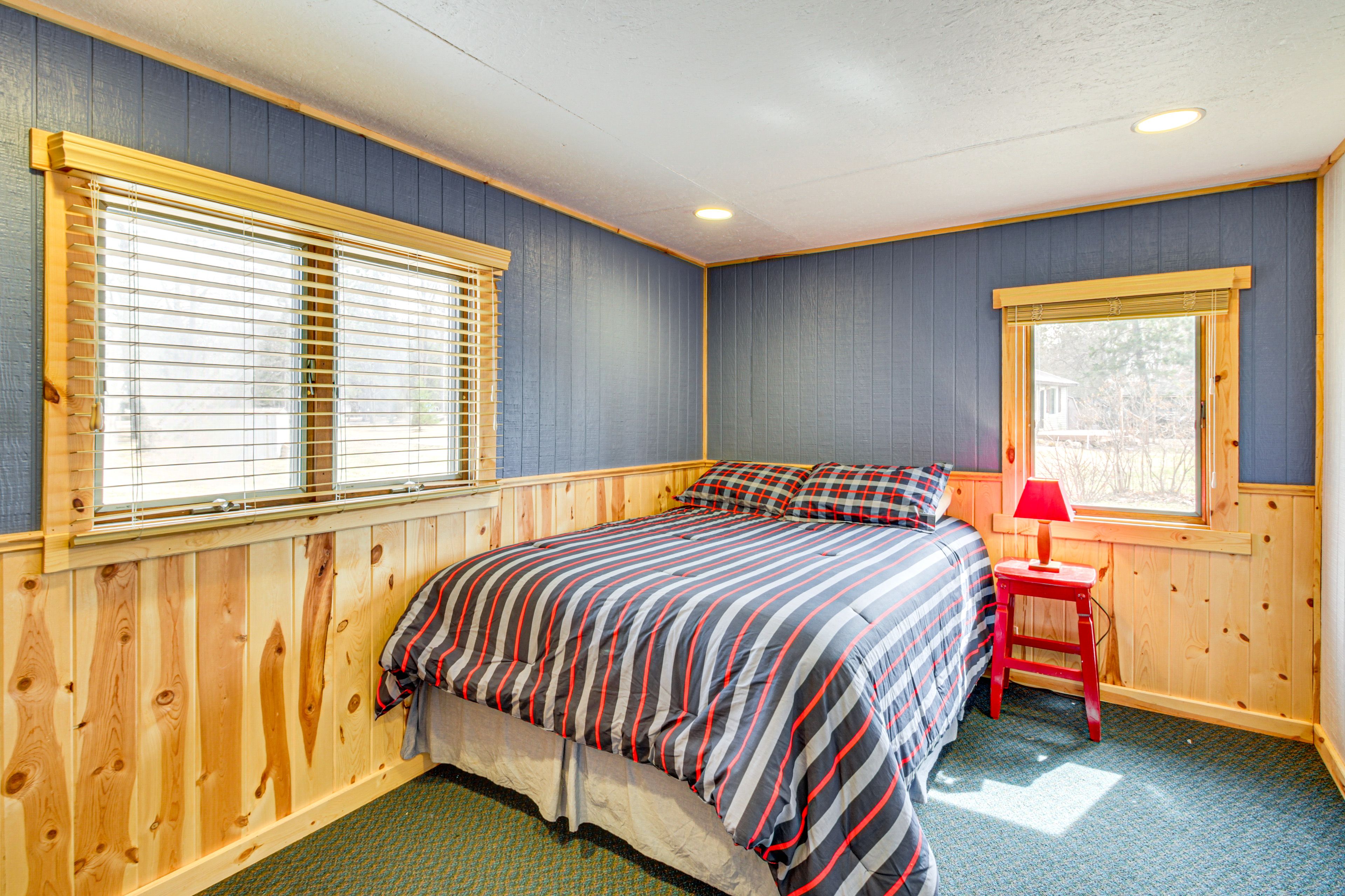 Bedroom 2 | Queen Bed