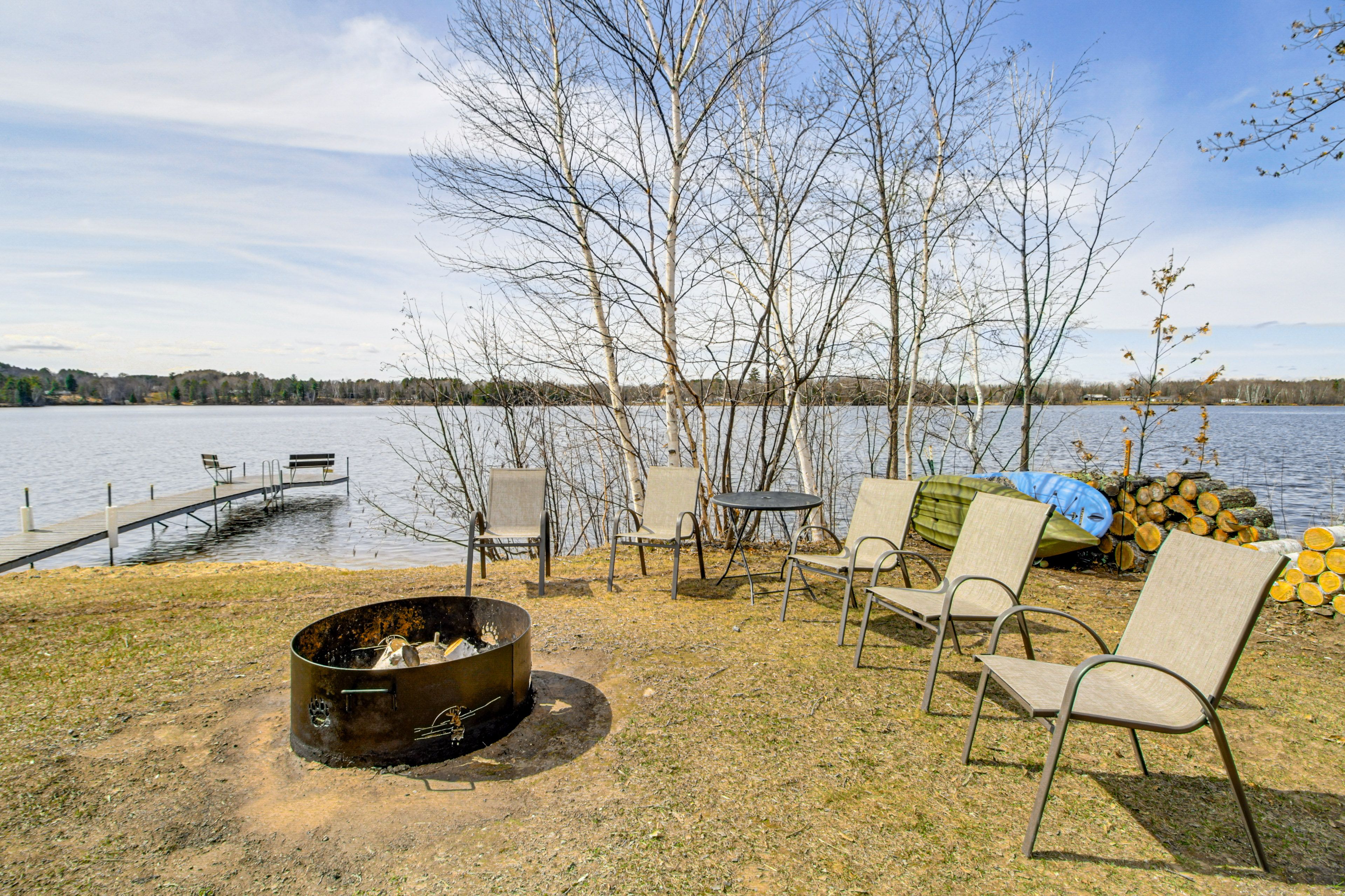 Private Yard | Wood-Burning Fire Pit | Gas Grill