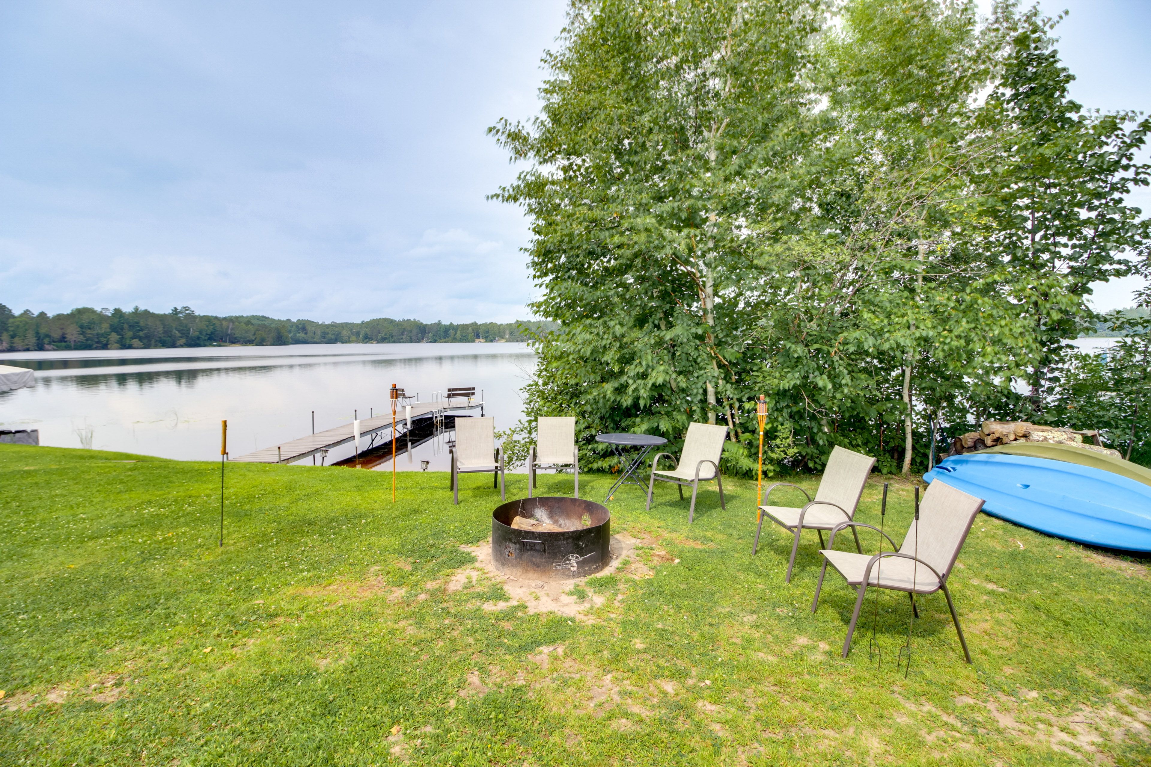 Private Yard | Wood-Burning Fire Pit | | Kayaks