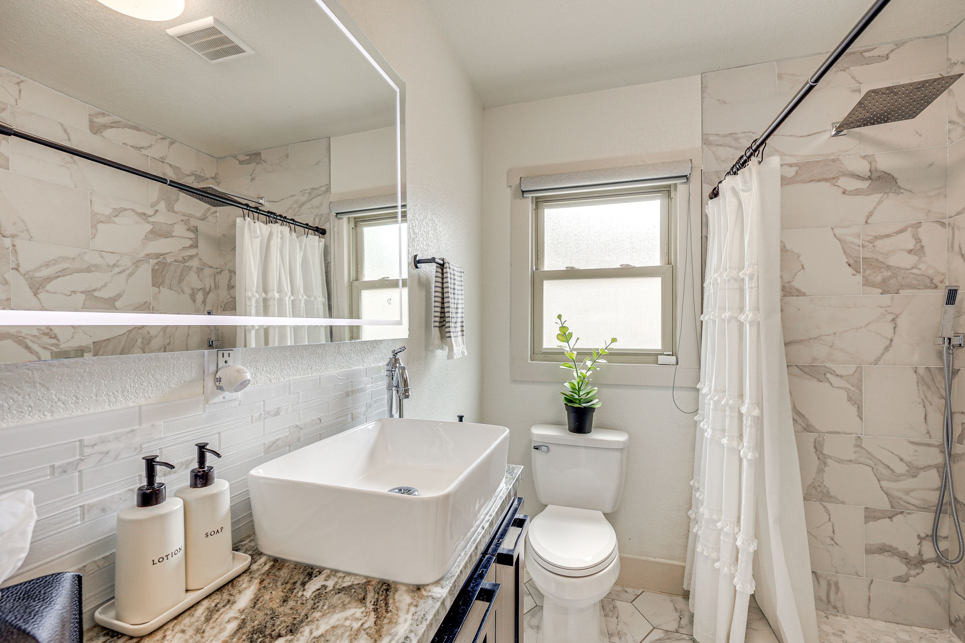 Full Bathroom | Towels Provided | Hair Dryer