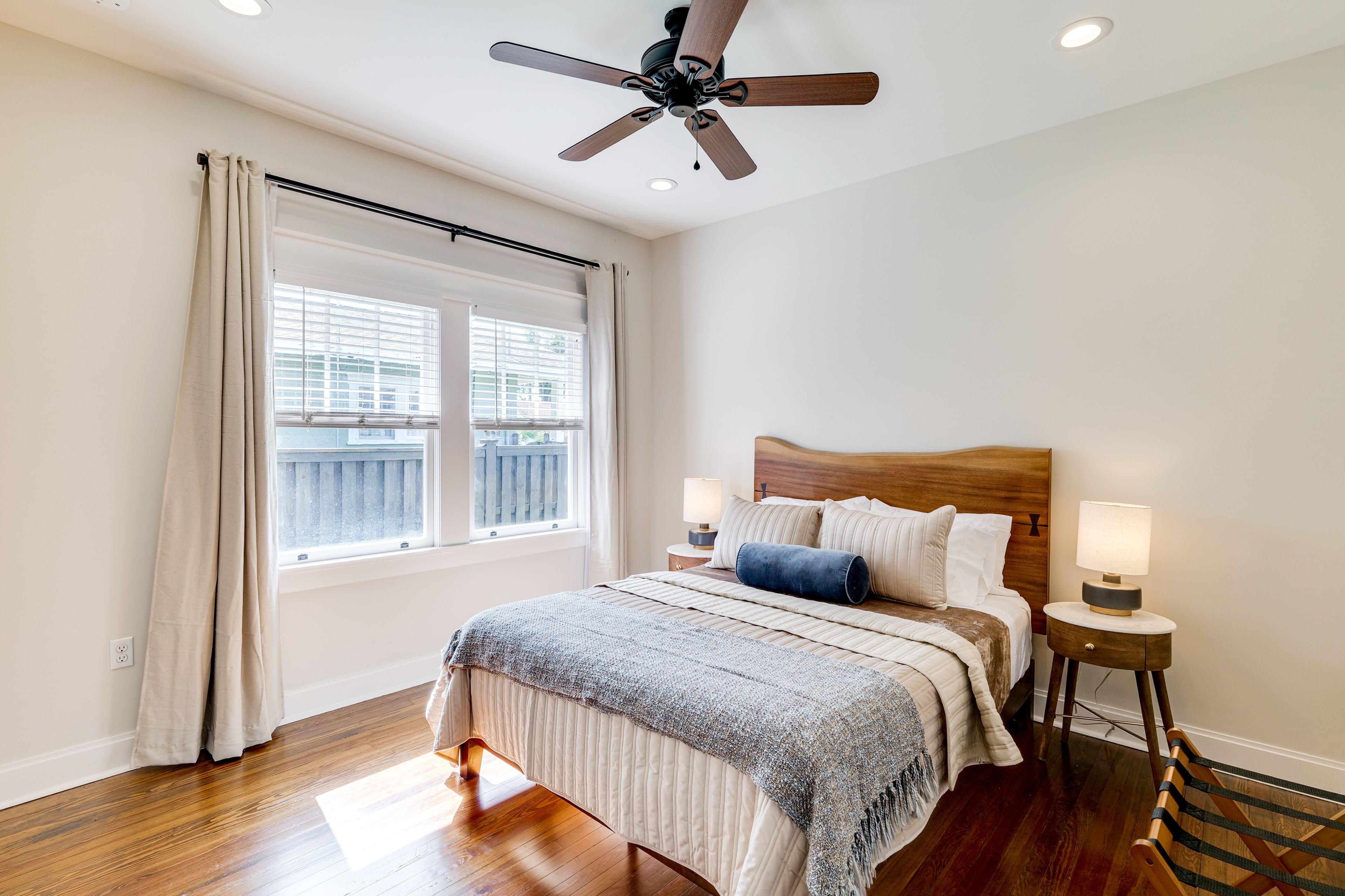 Bedroom 2 | Queen Bed