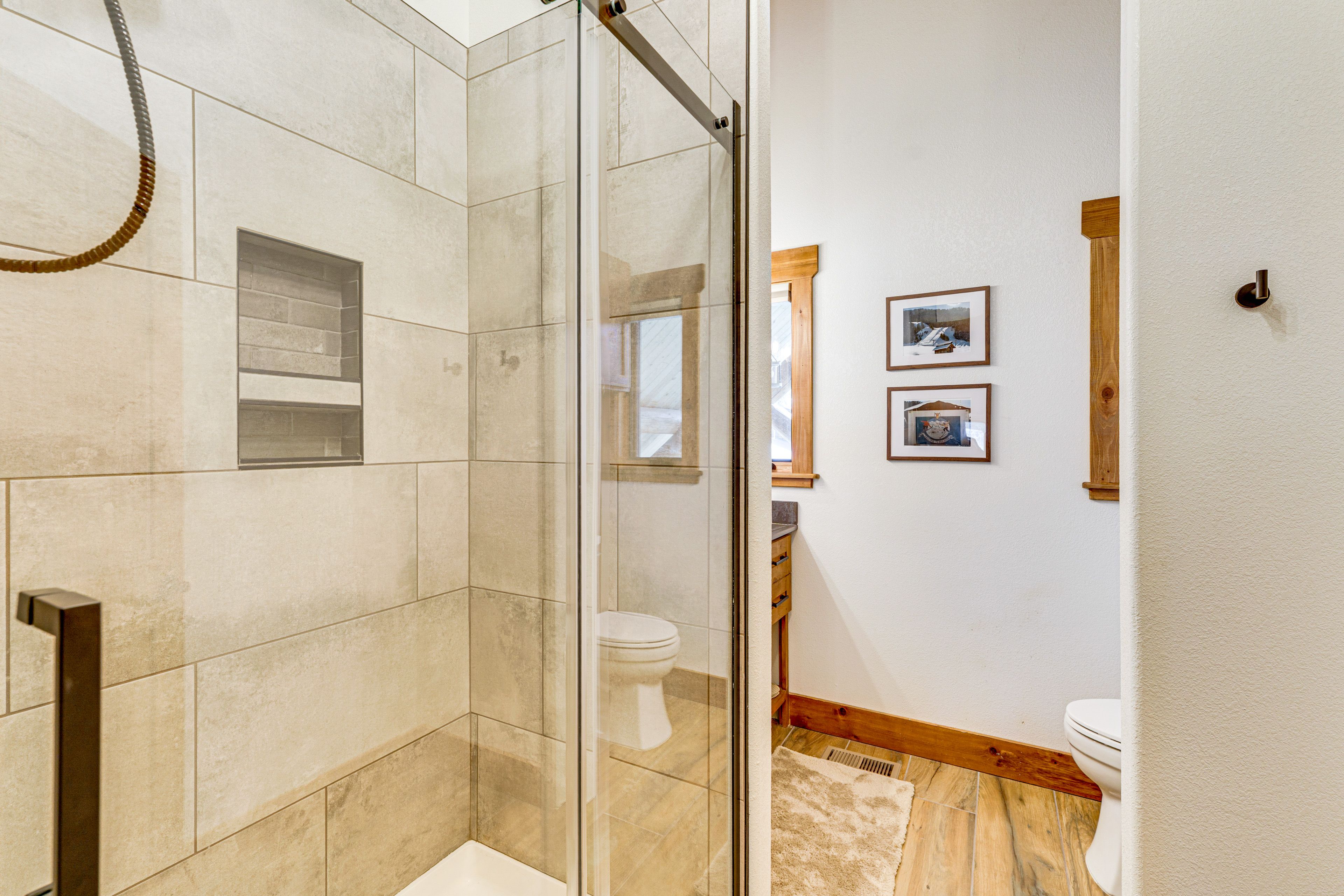 Full Bathroom | 2nd Floor