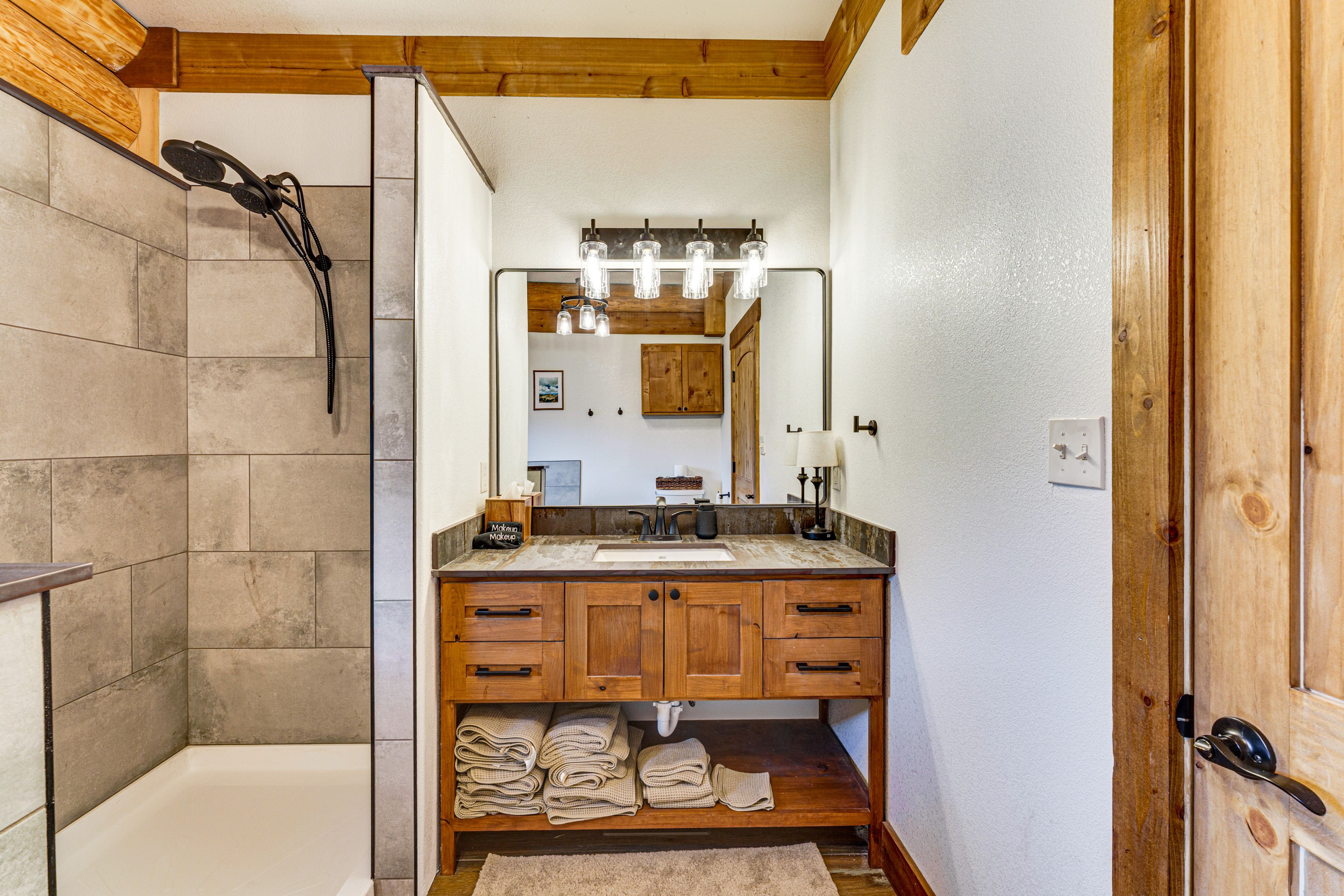Full Bathroom | 1st Floor