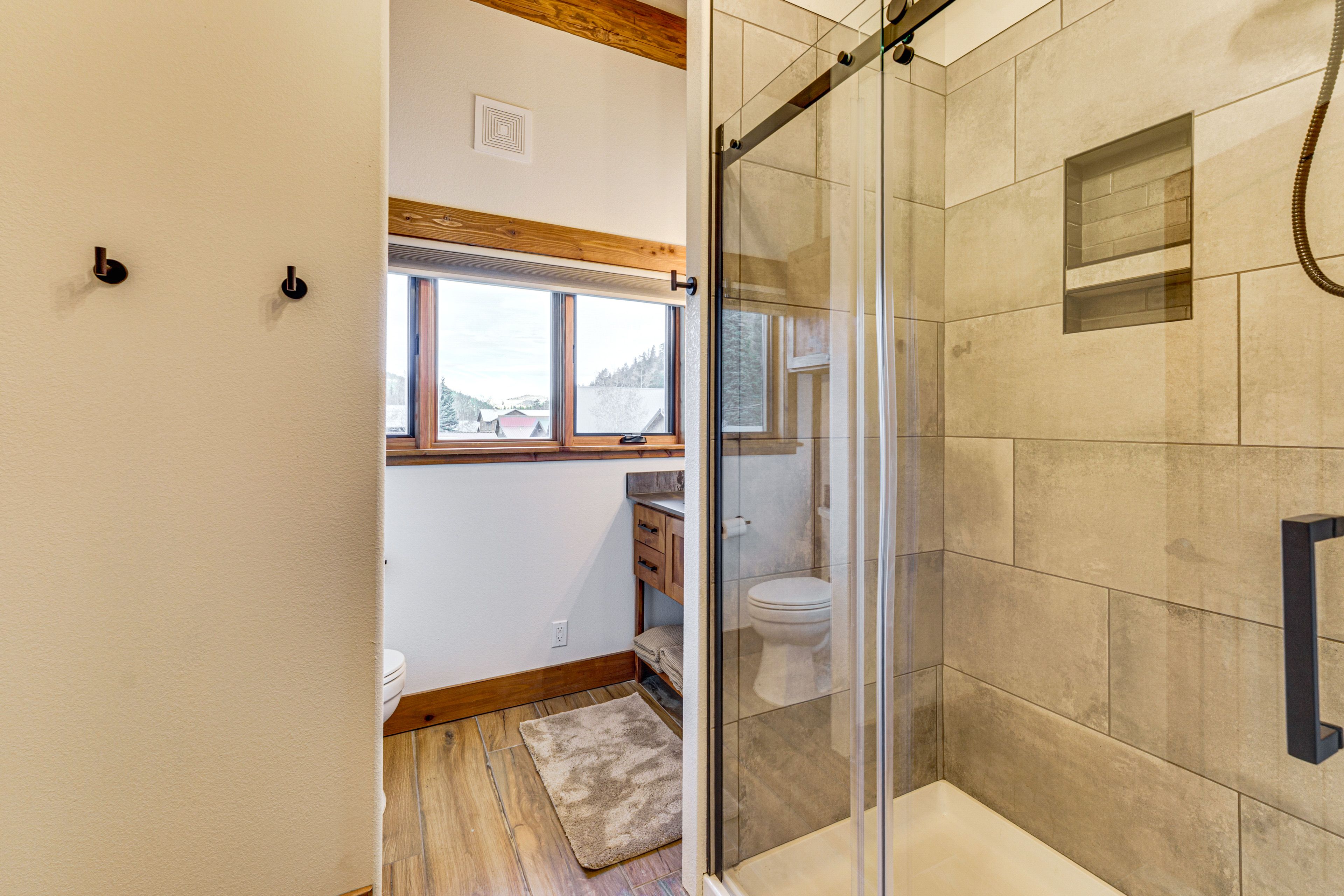Full Bathroom | 2nd Floor