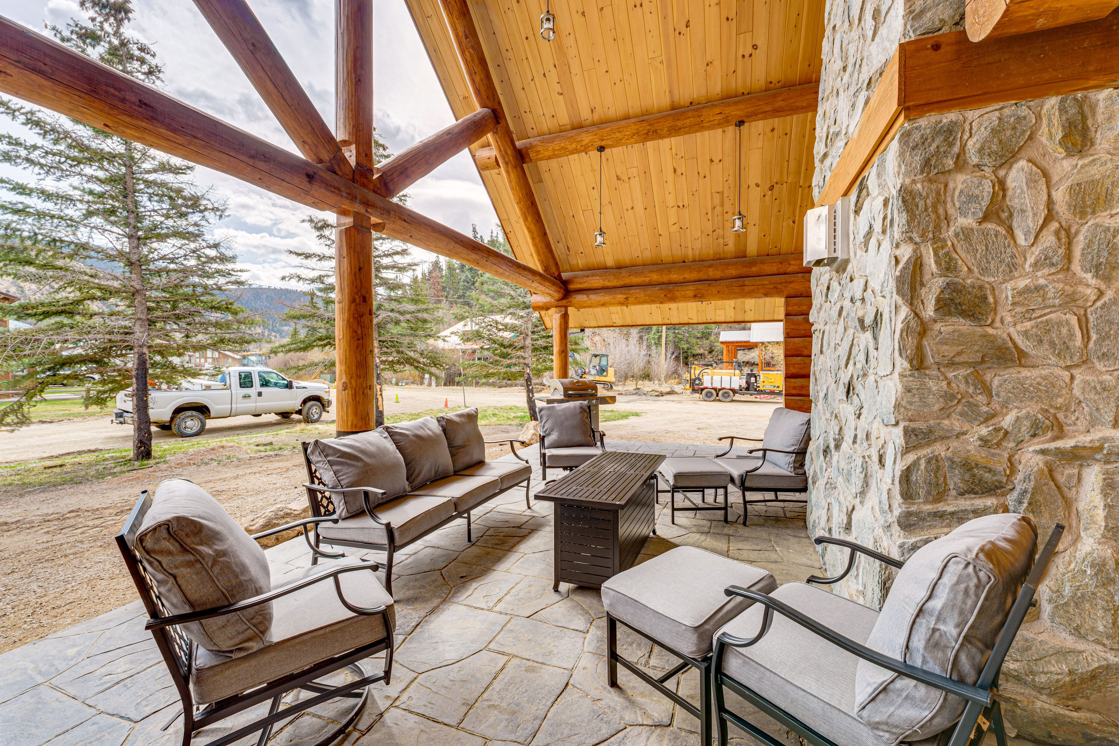 Patio | Gas Grill | Fire Pit