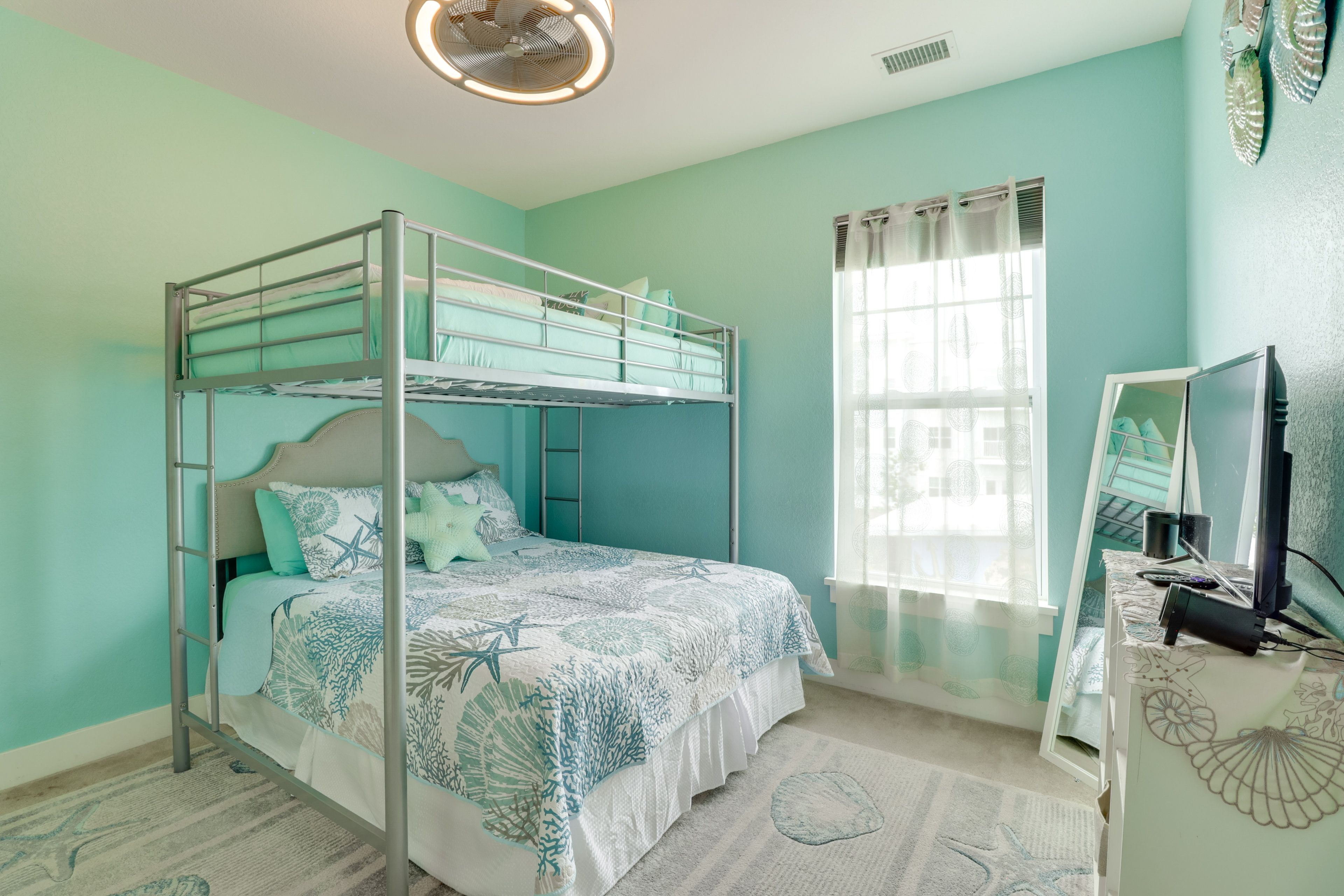 Bedroom 2 | Full/Queen Bunk Bed | 3rd Floor