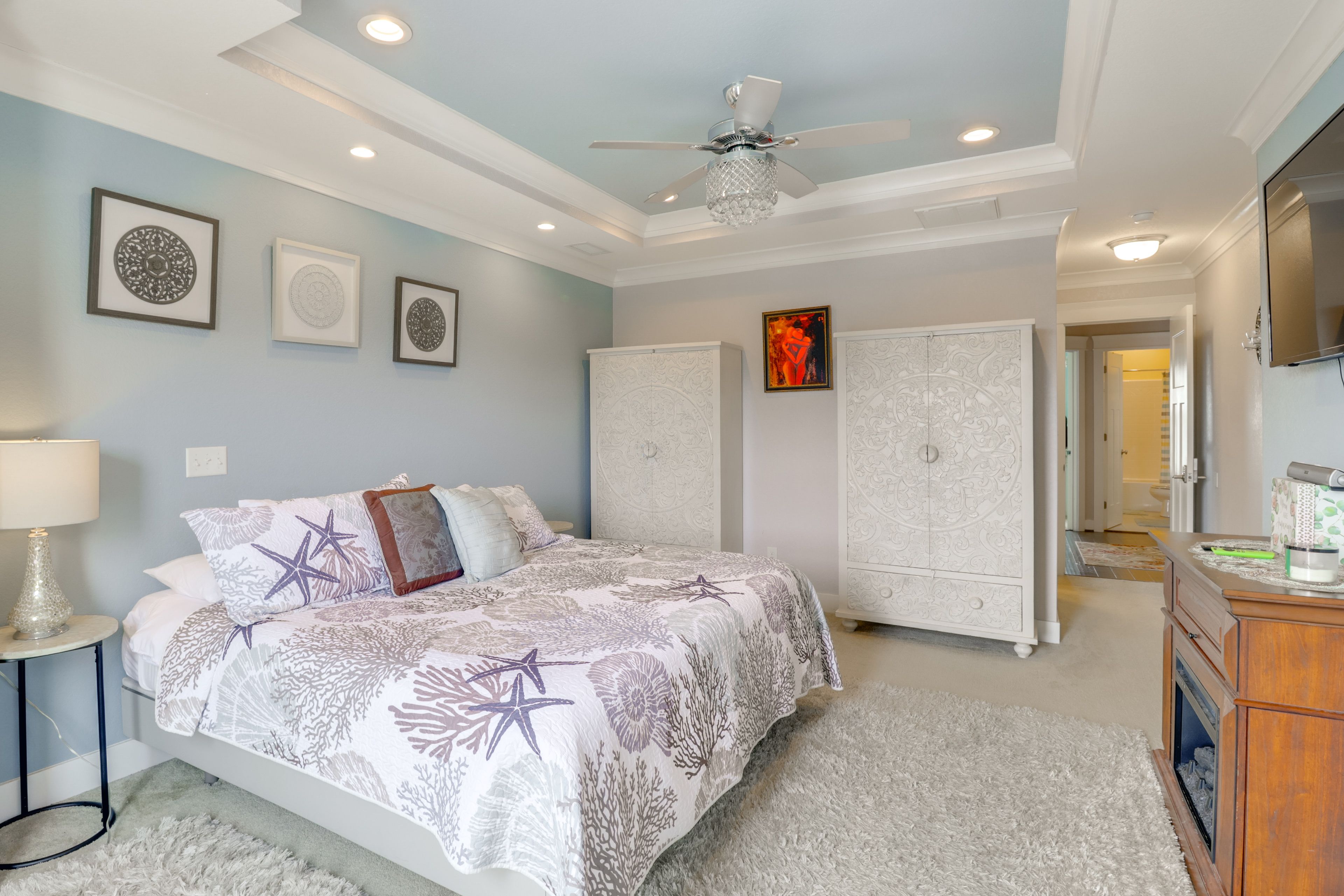 Bedroom 1 | King Bed | Linens Provided | 3rd Floor