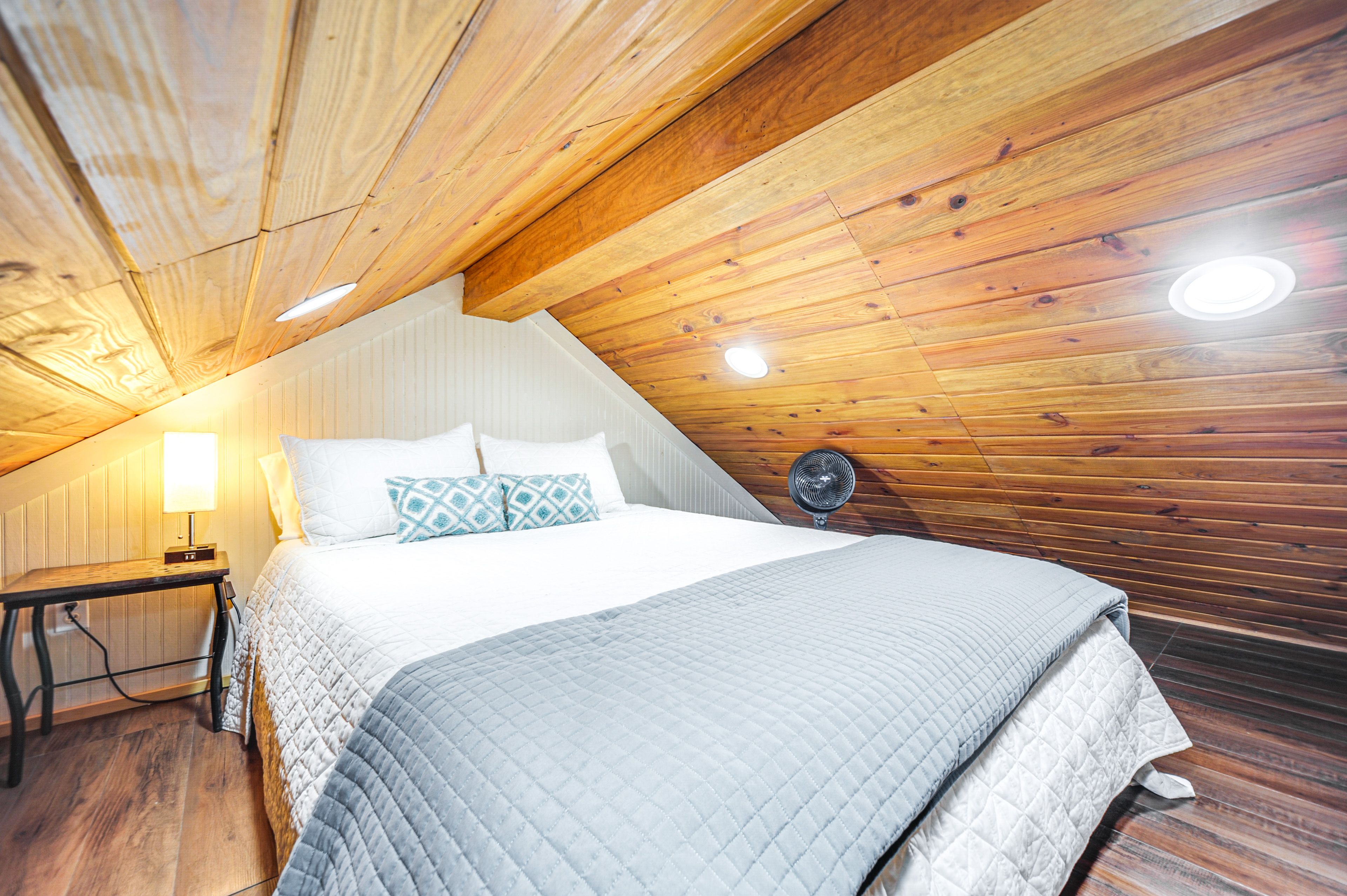 Loft | 2nd Floor | Queen Bed