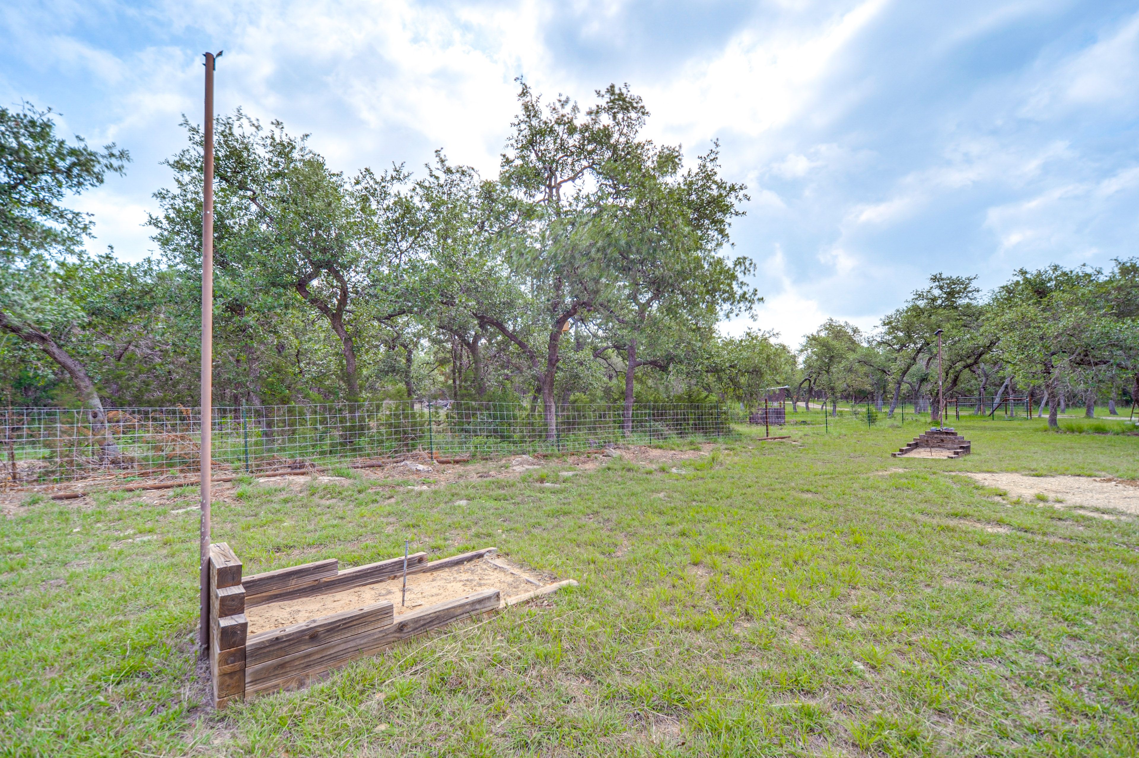Shared 5-Acre Property | Horseshoes