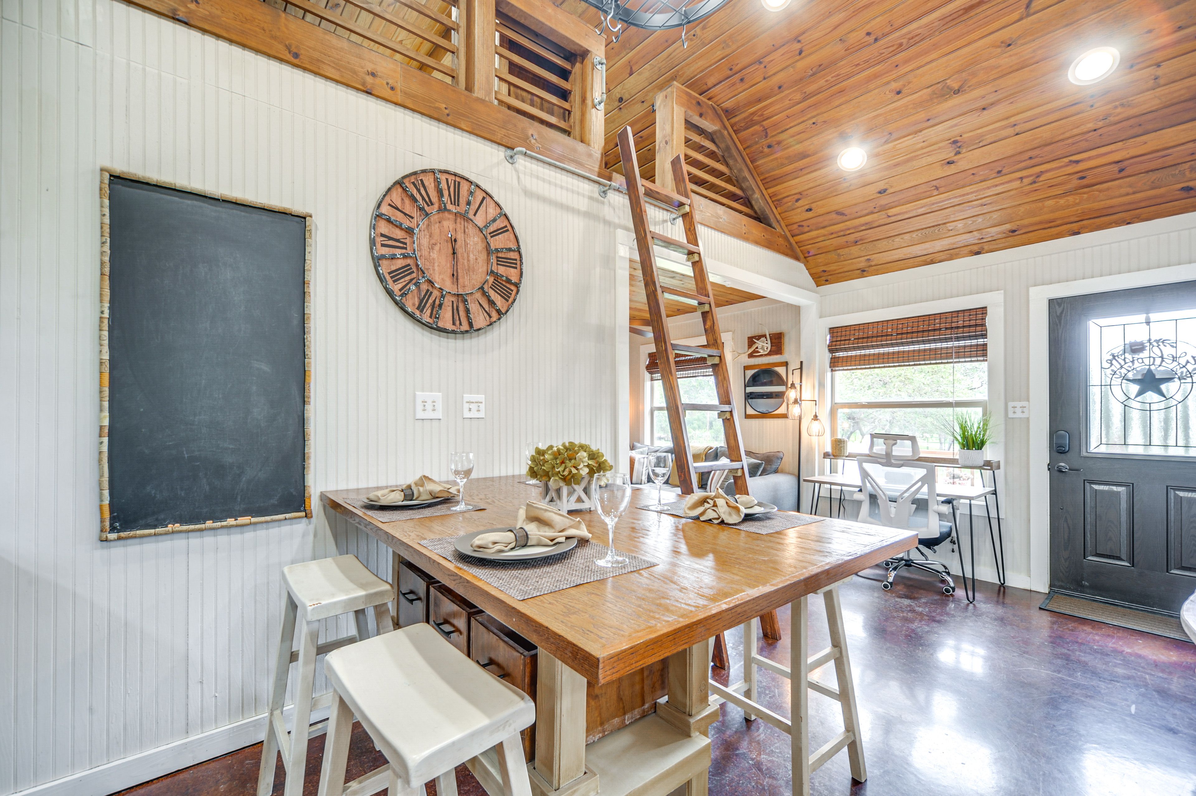 Dining Area | 1st Floor