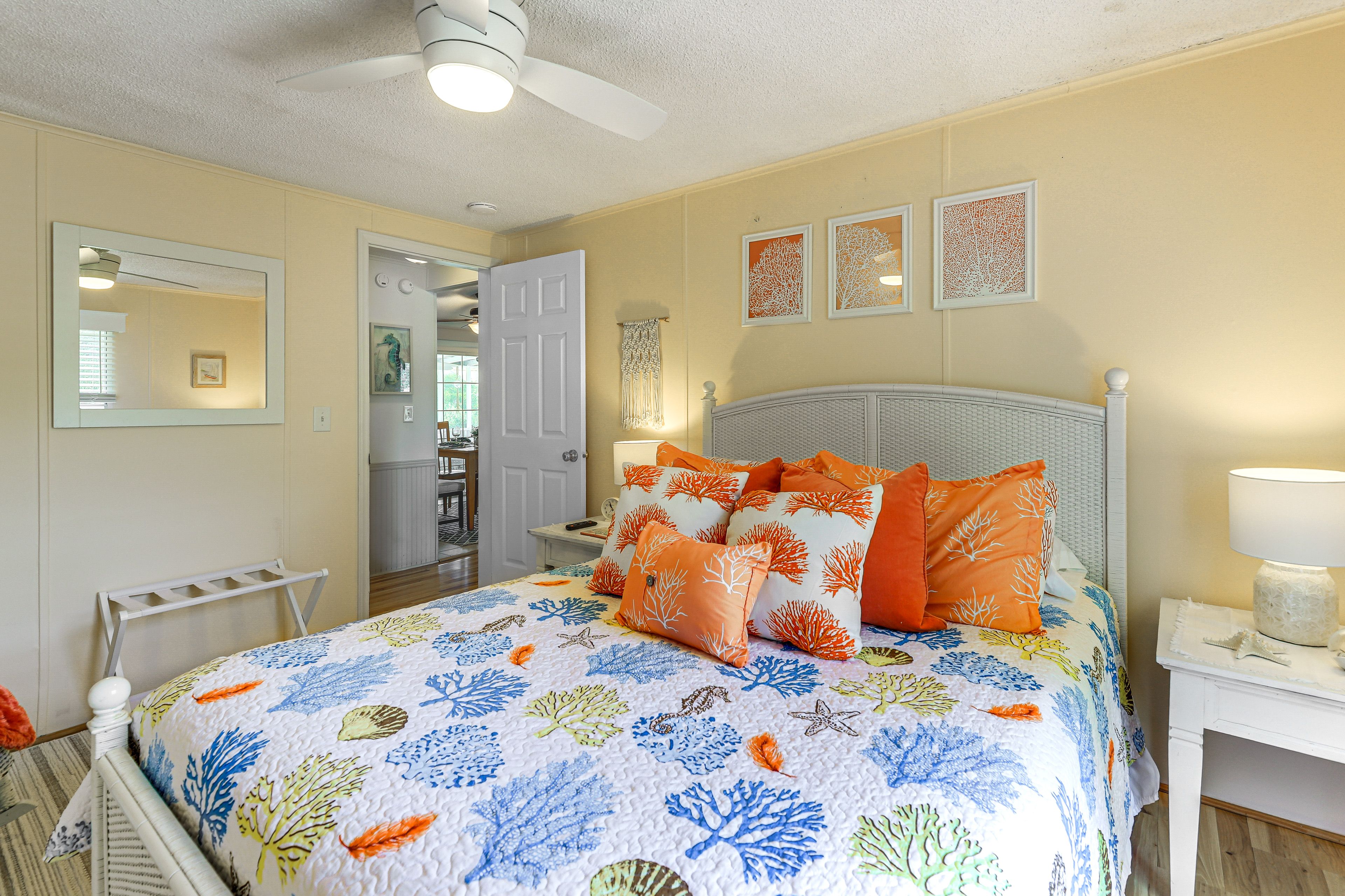 Bedroom 2 | Queen Bed