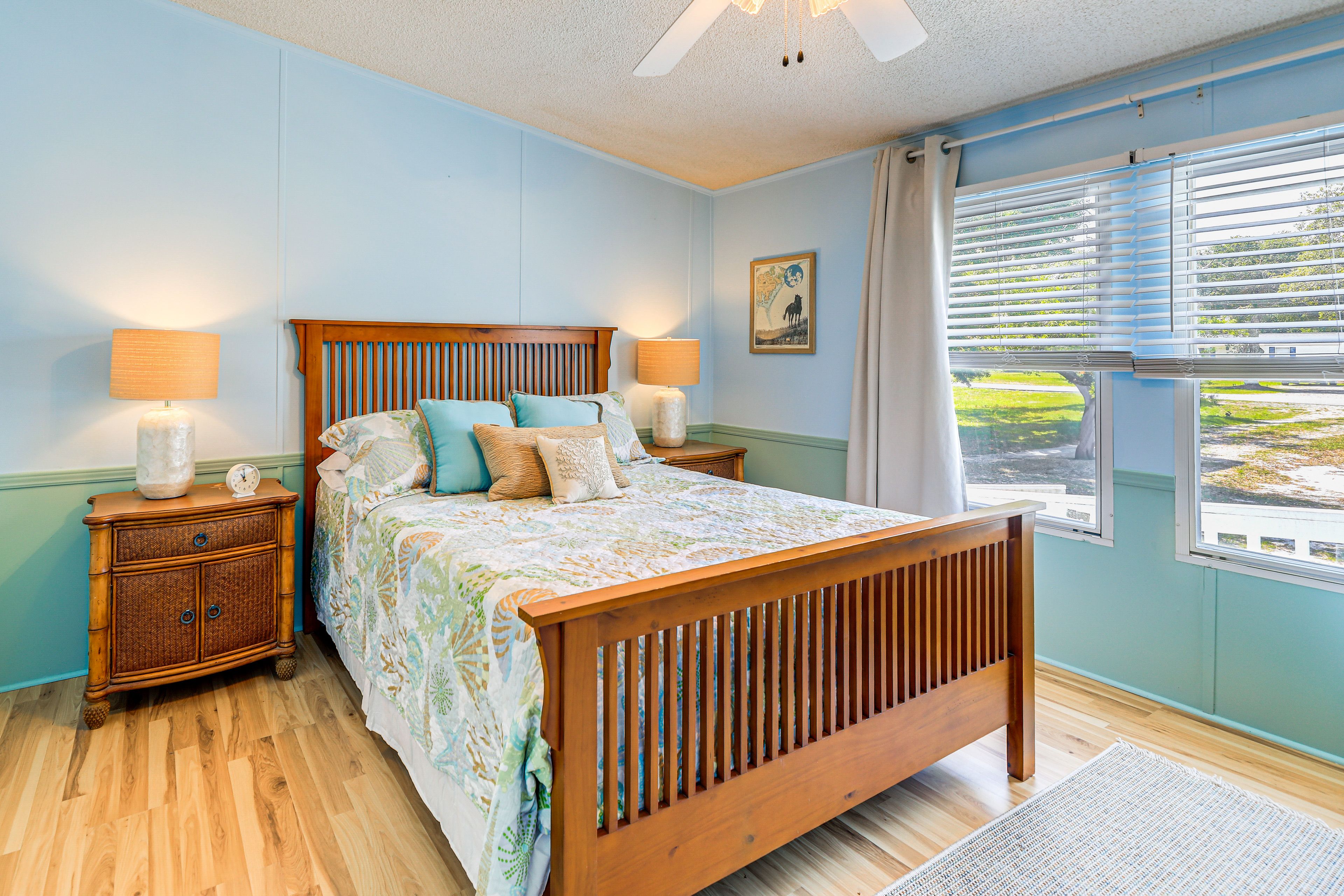 Bedroom 1 | Queen Bed