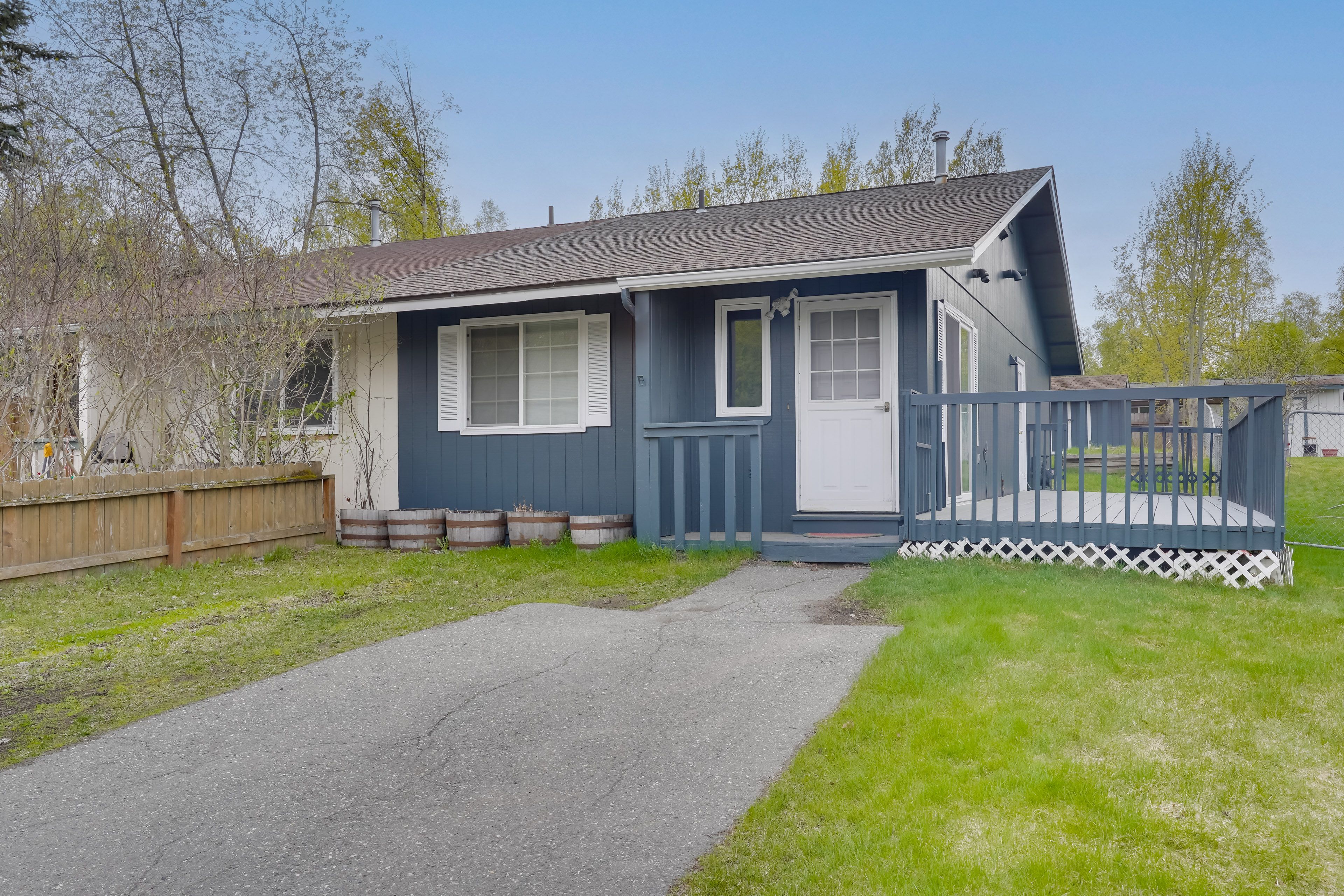 Exterior | Parking | Driveway (1 Vehicle) | Street Parking