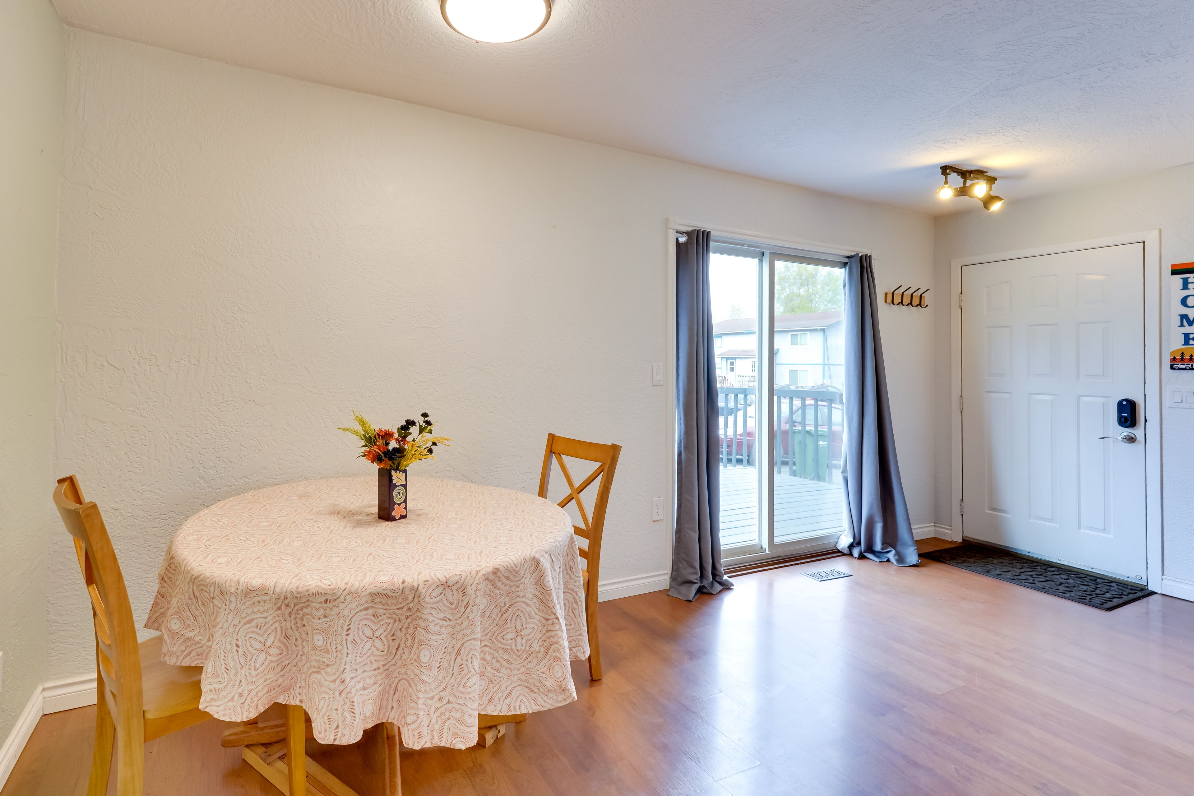 Dining Room | Dishware/Flatware Provided