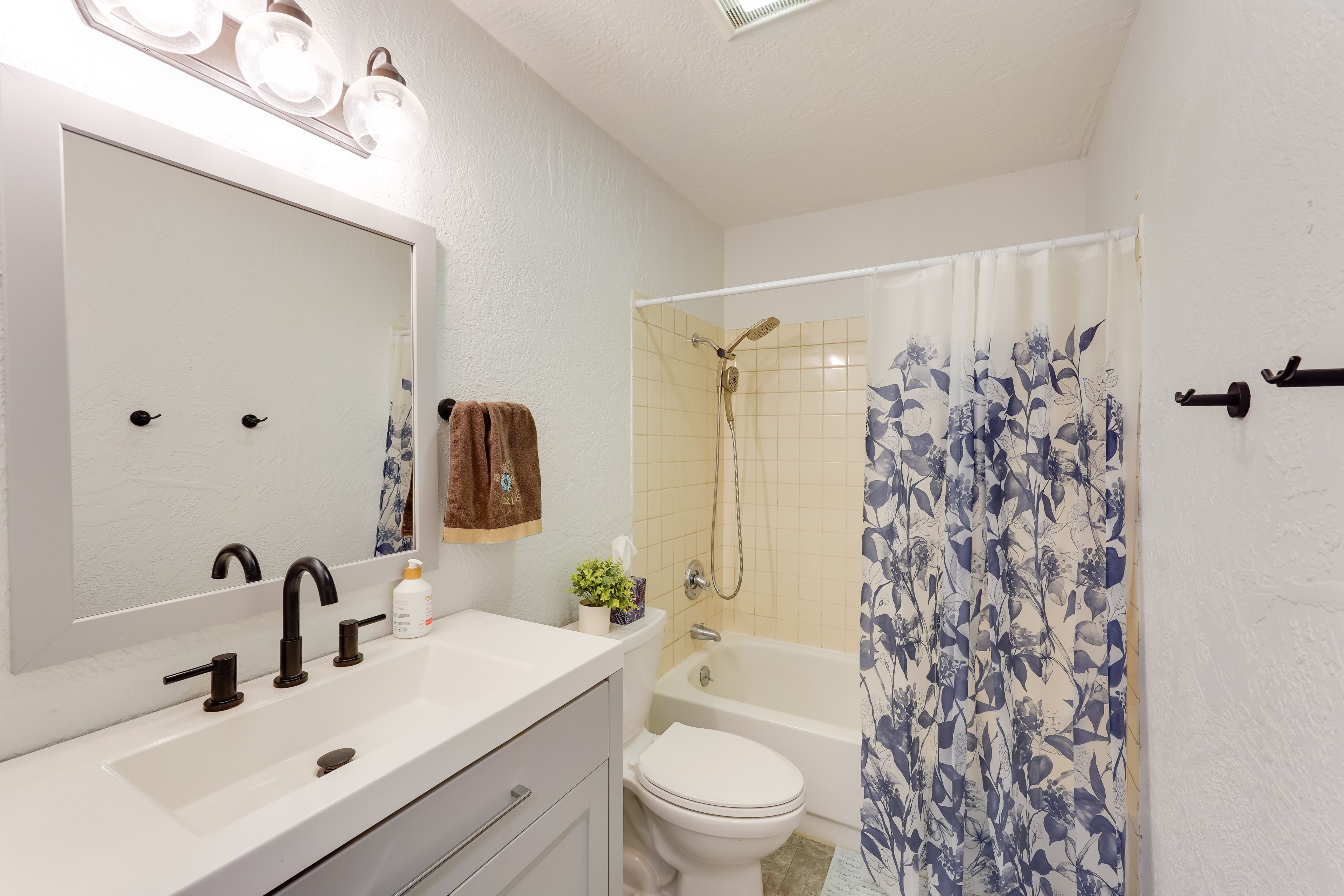 Bathroom | Towels Provided