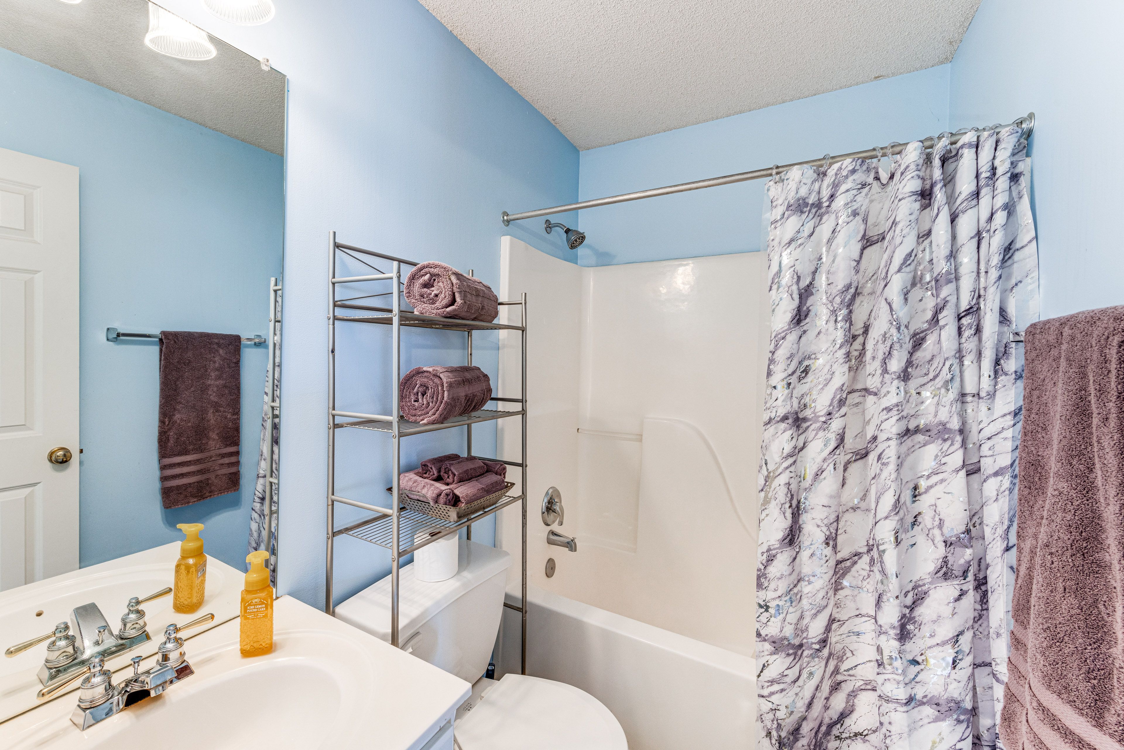 Full Bathroom | Upper Level