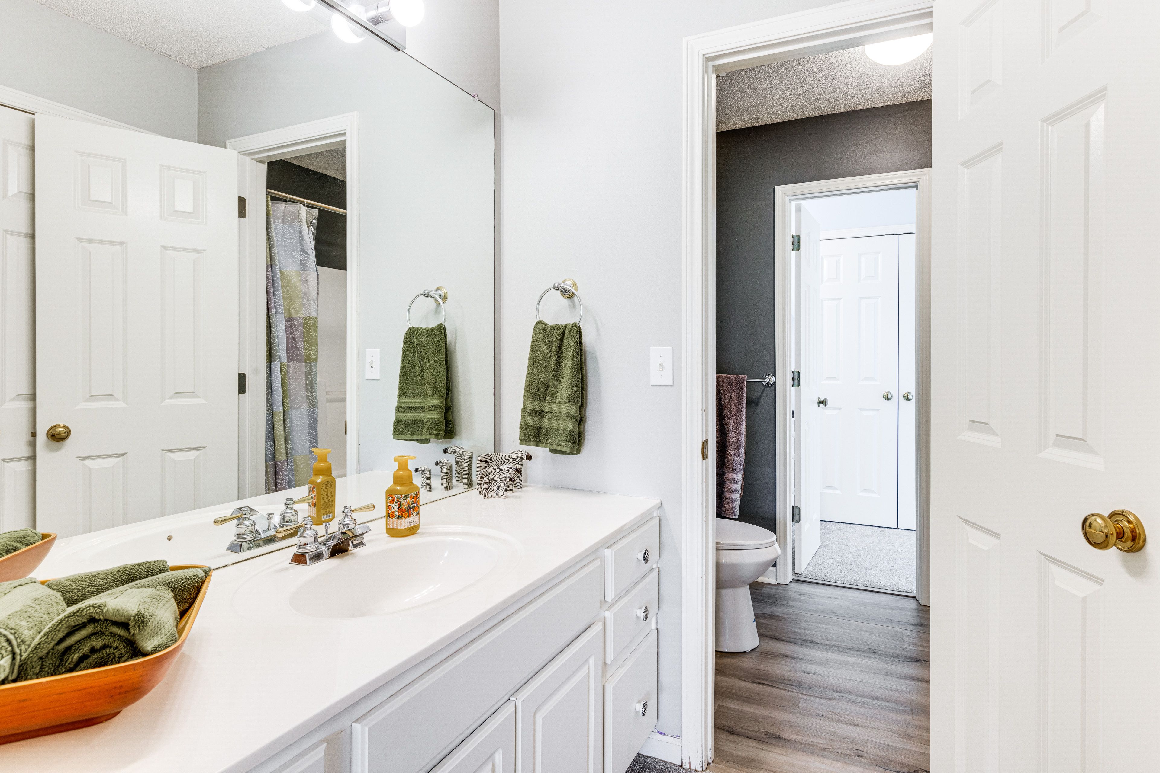 Full Bathroom | Upper Level
