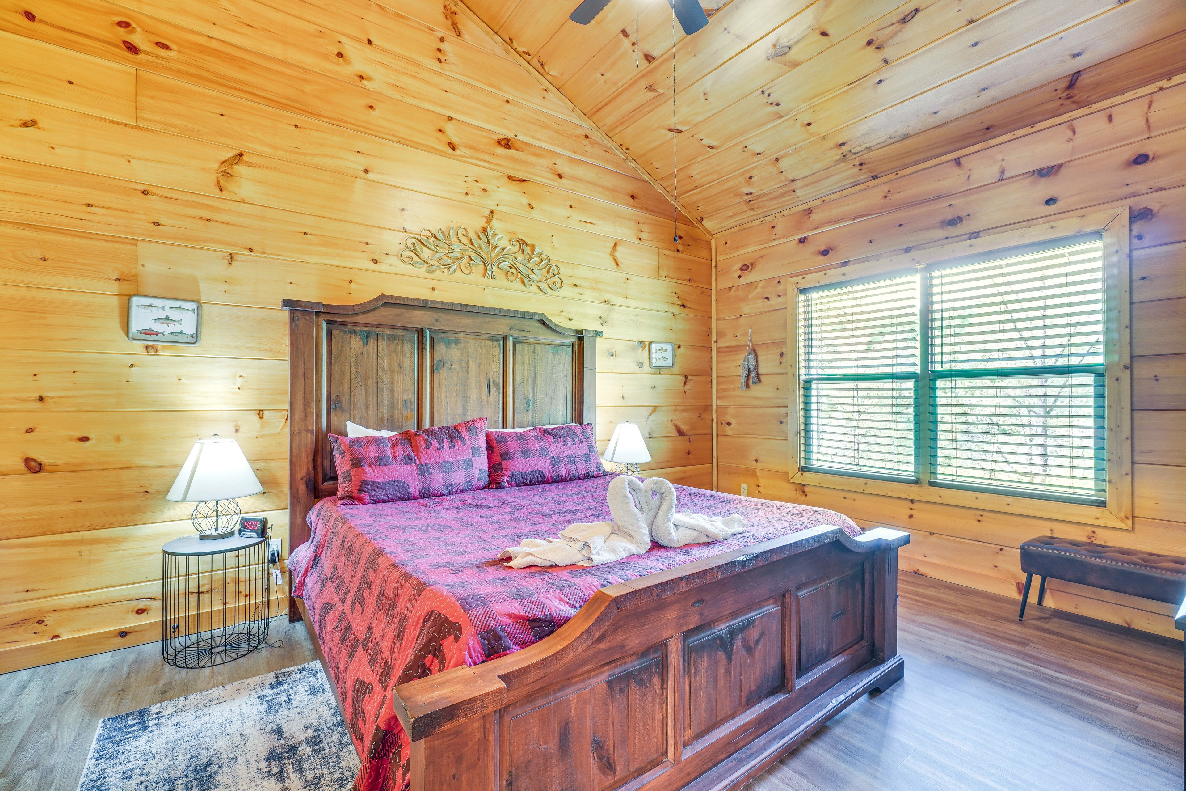 Bedroom 1 | King Bed | Main Level | En-Suite Bathroom