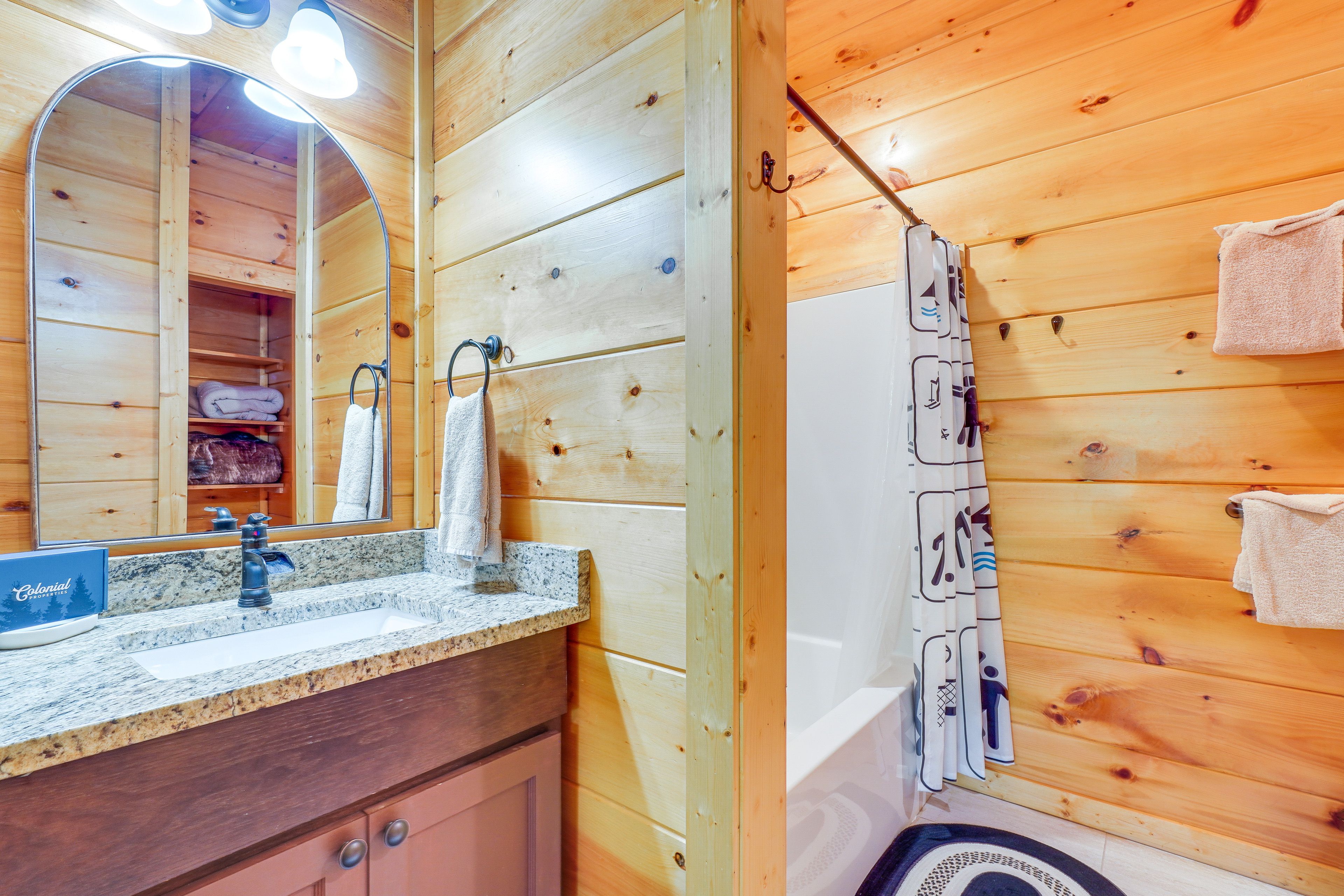 Full Bathroom | Lower Level | Towels Provided