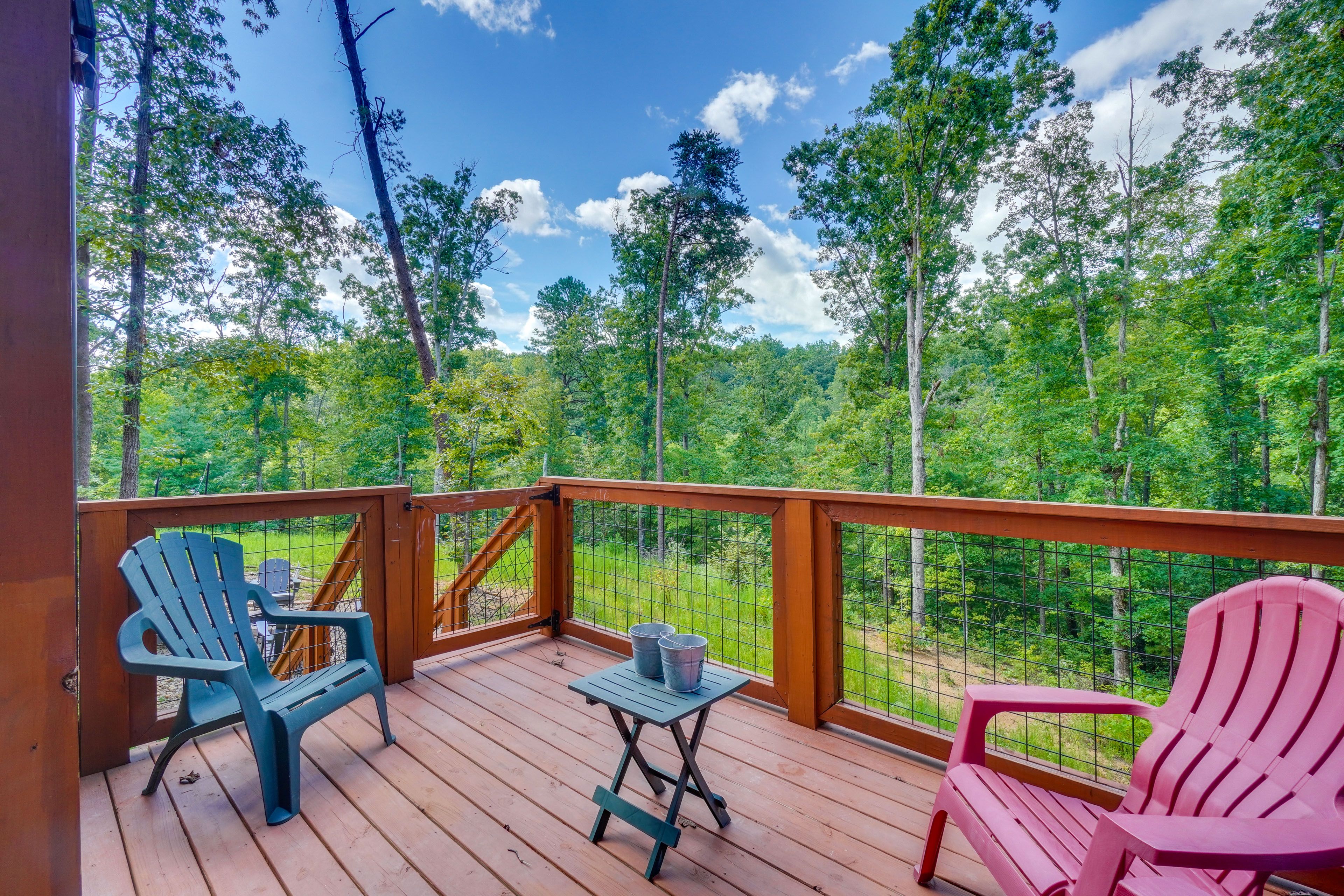 Sevierville Vacation Rental | 2BR | 2BA | 1,682 Sq Ft | 6 Steps Required