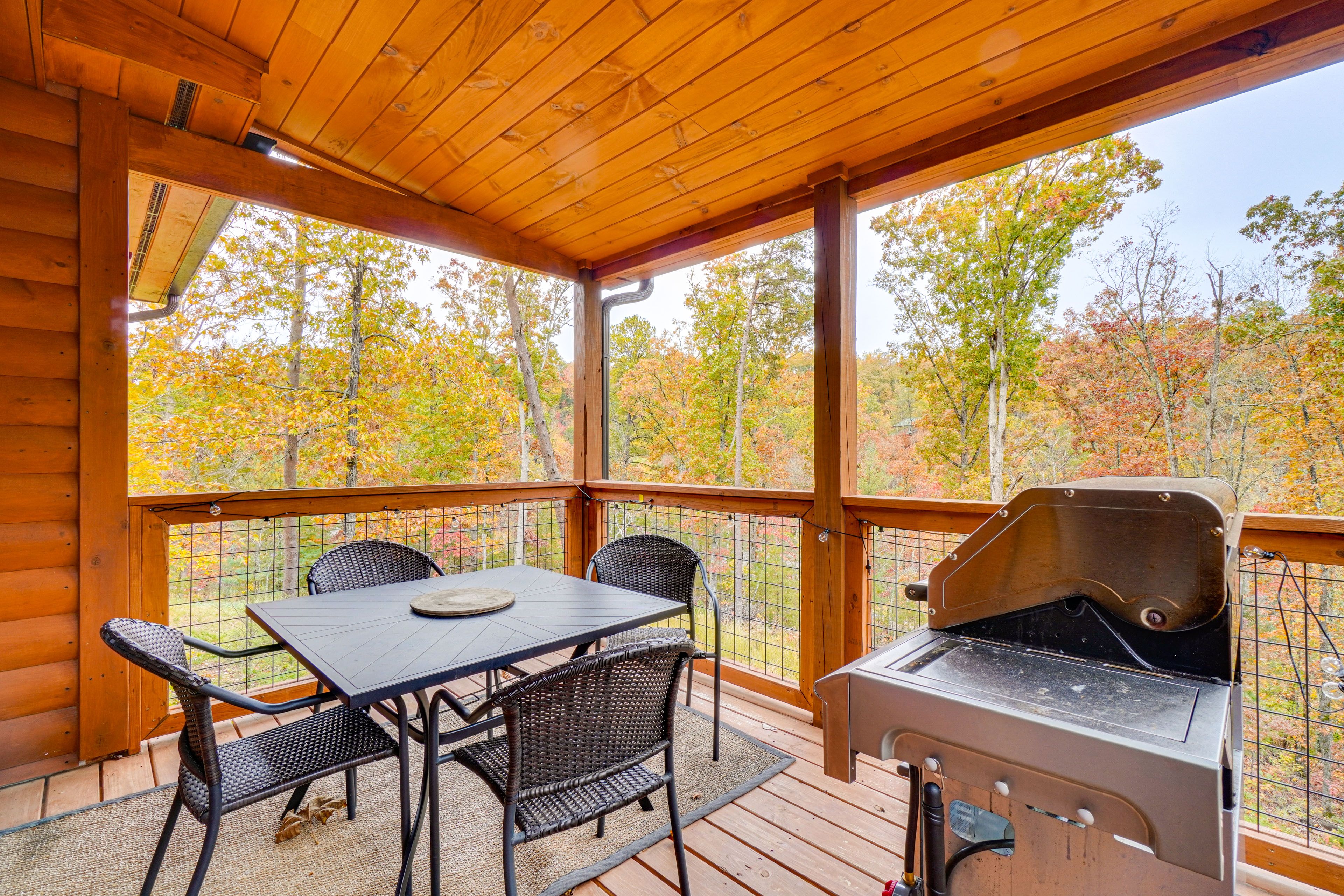 Sevierville Vacation Rental | 2BR | 2BA | 1,682 Sq Ft | 6 Steps Required