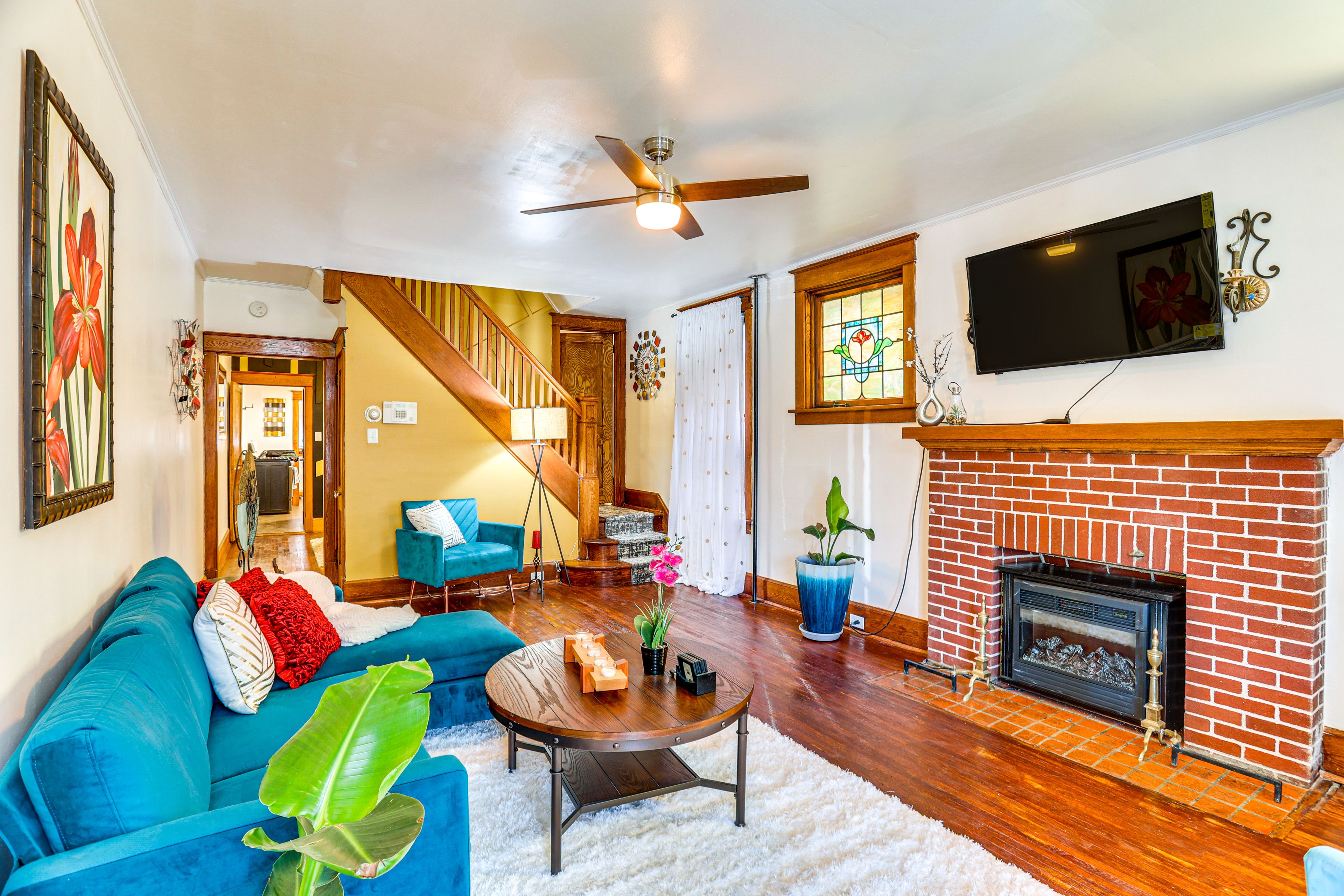 Living Room | 1st Floor | Free WiFi