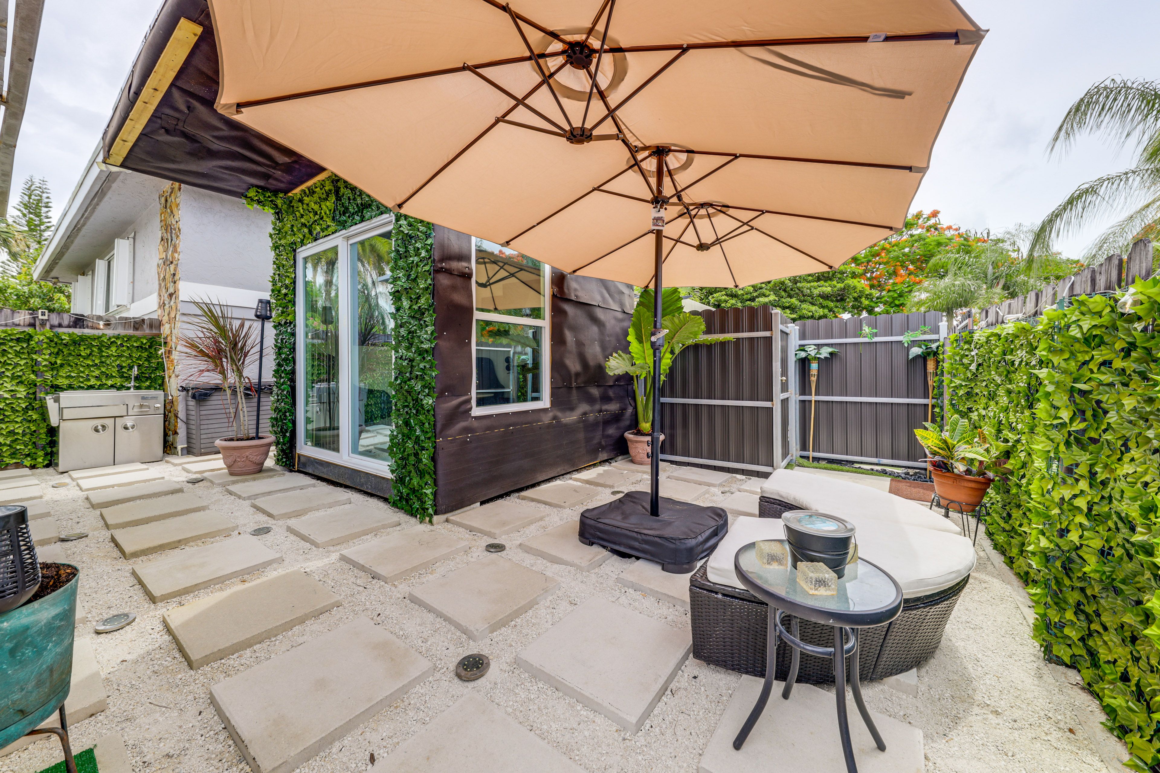 West Park Vacation Rental | Studio | 1BA | Steps Required | 500 Sq Ft