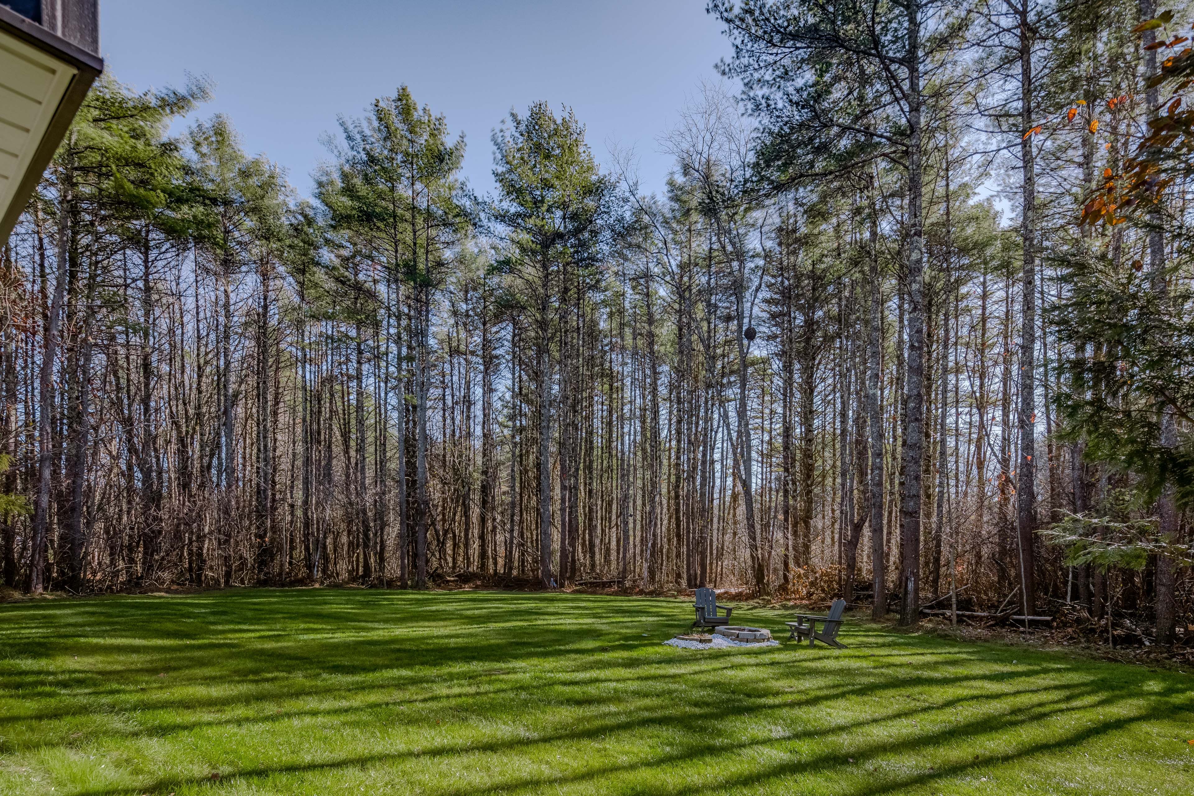 Spacious Yard | Fire Pit | Outdoor Seating