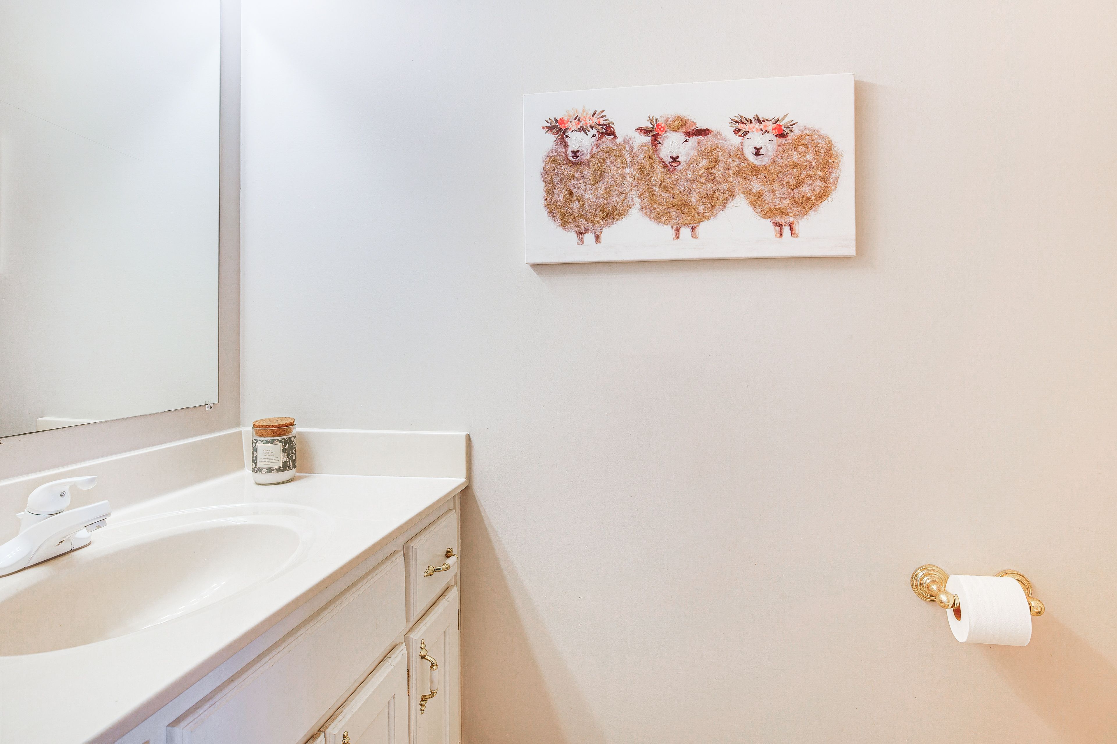 Half Bathroom | 1st Floor