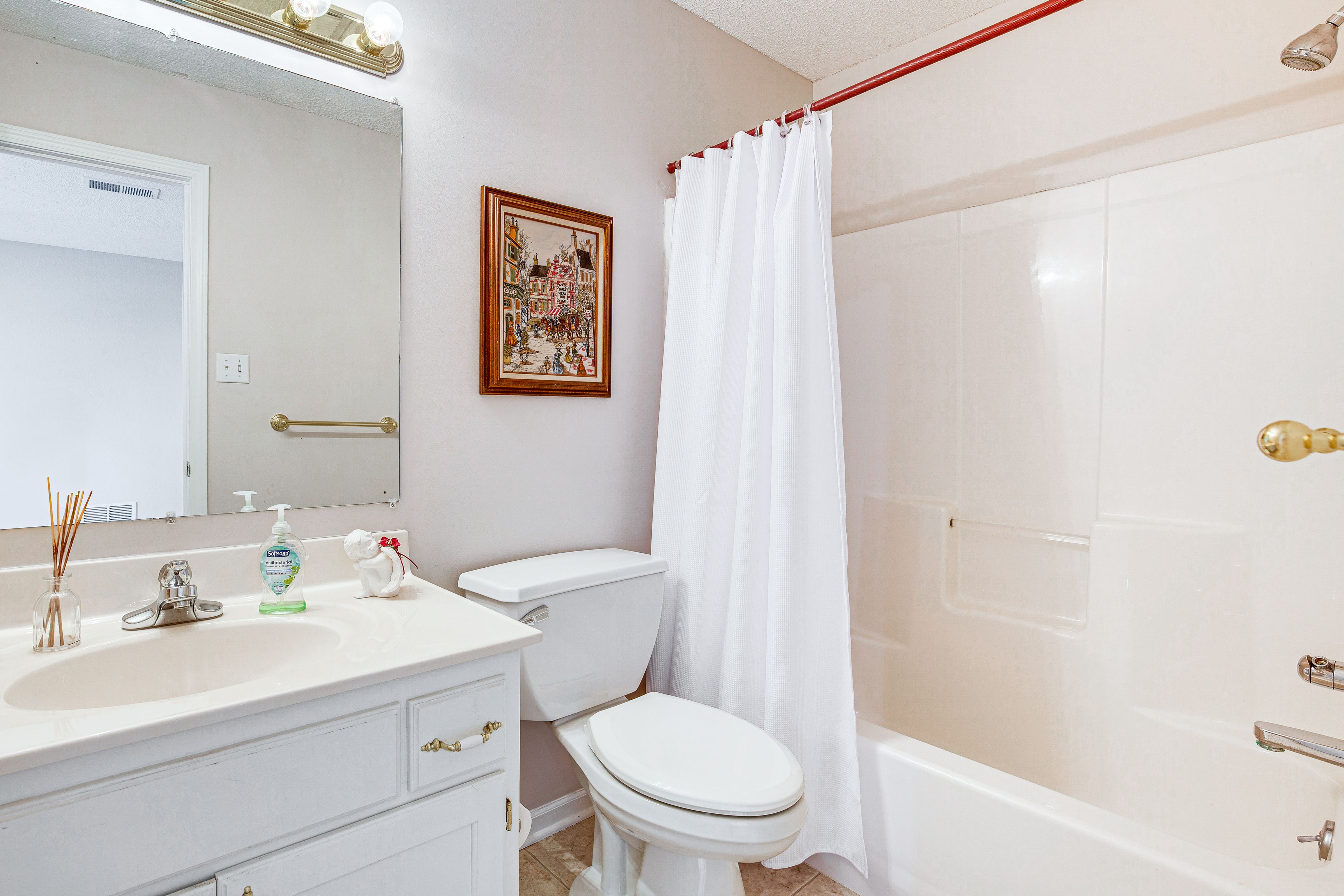 Full Bathroom | 2nd Floor