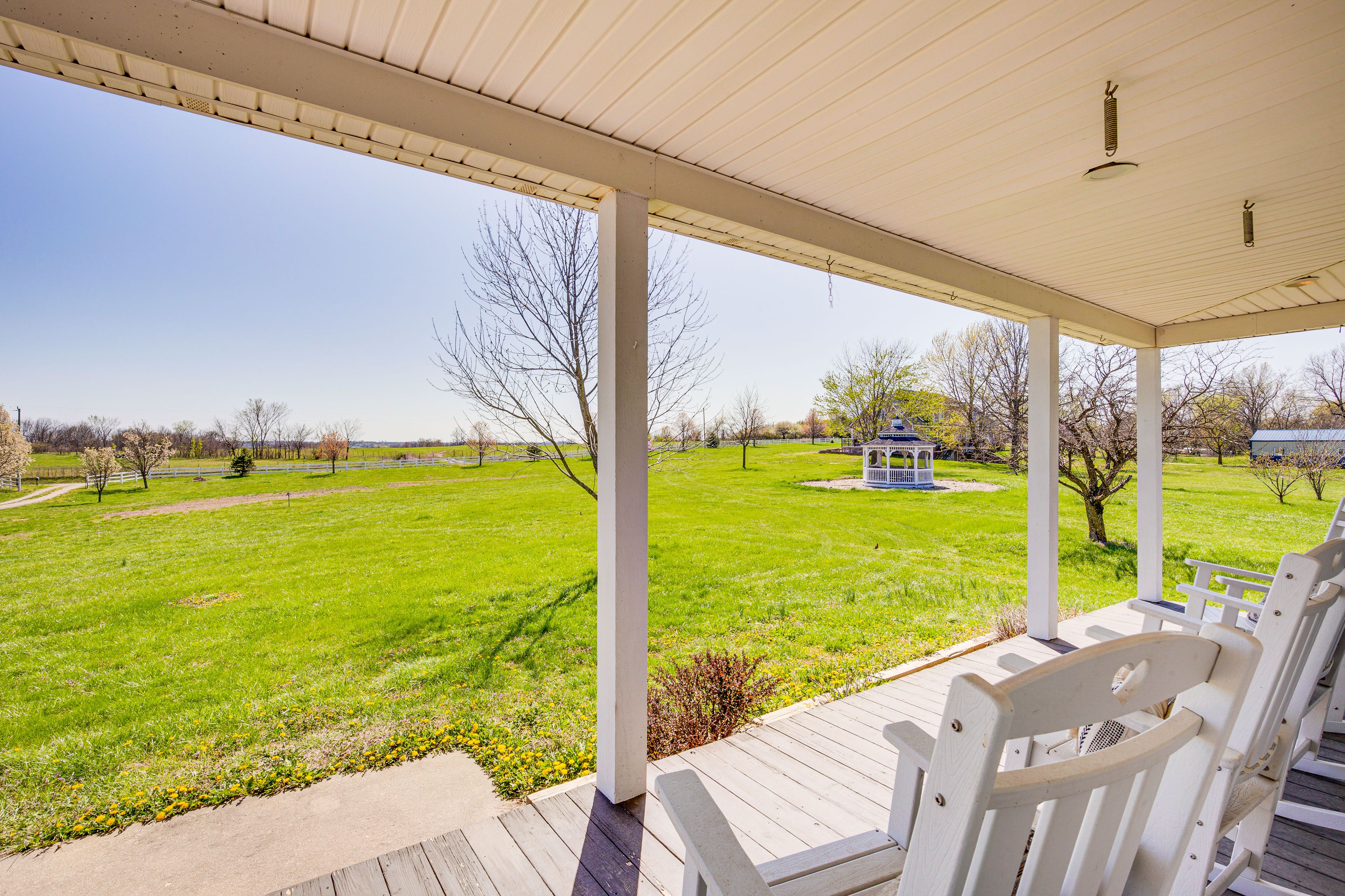 Warrensburg Vacation Rental | 3BR | 3.5BA | 3,000 Sq Ft | 5 Steps to Enter