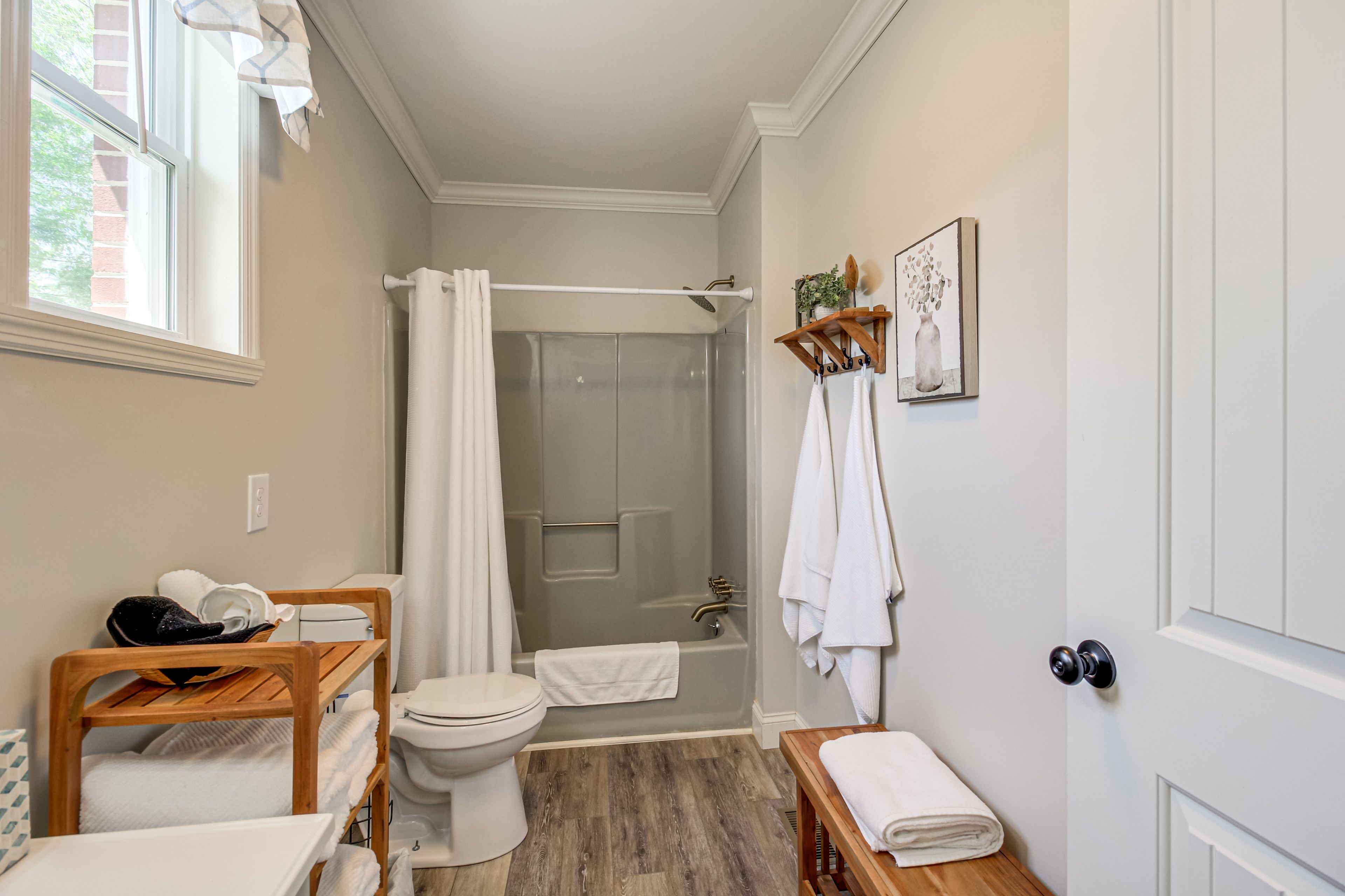 Full Bathroom | Complimentary Toiletries