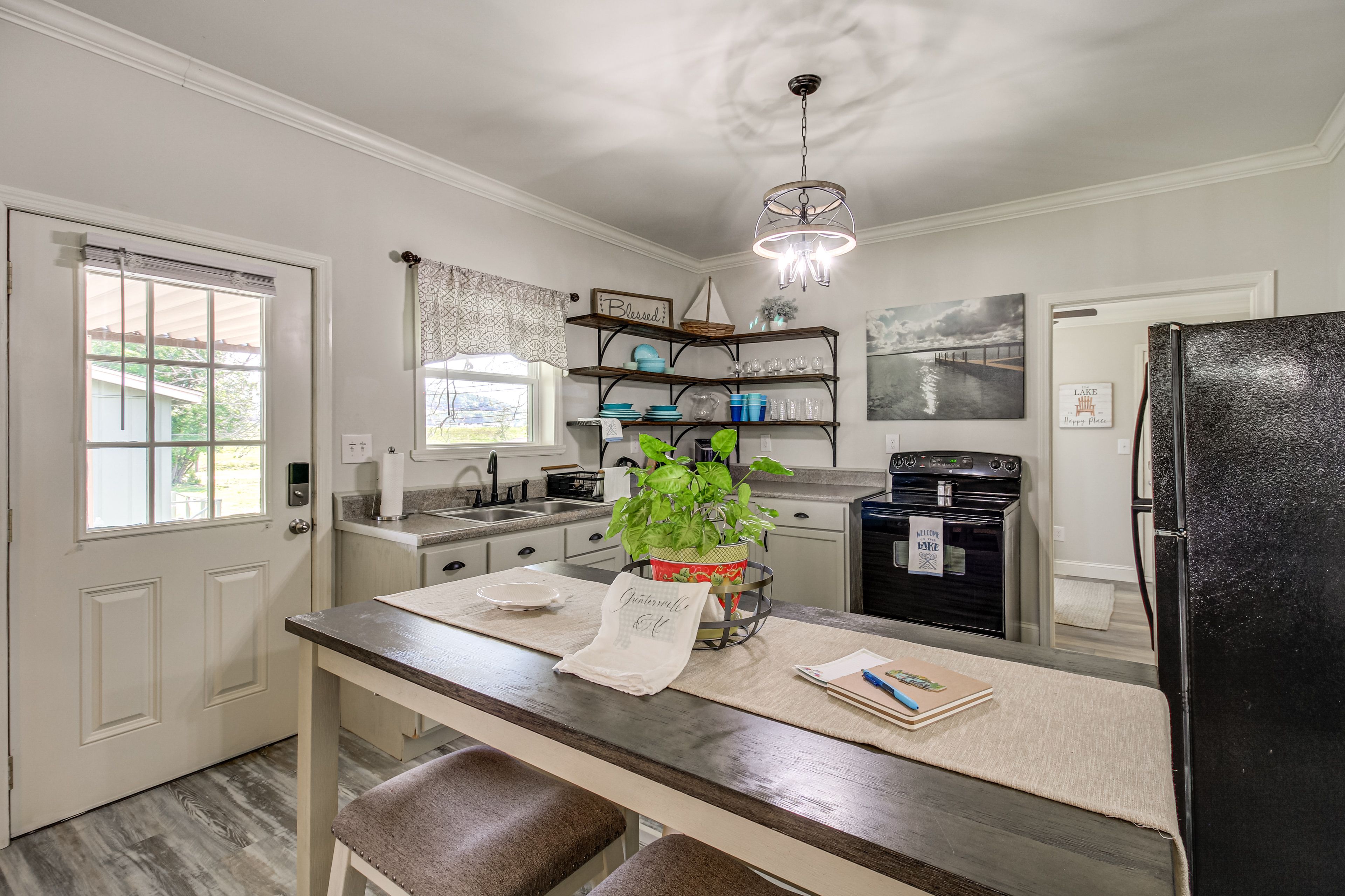Dining Area | Dishware/Flatware