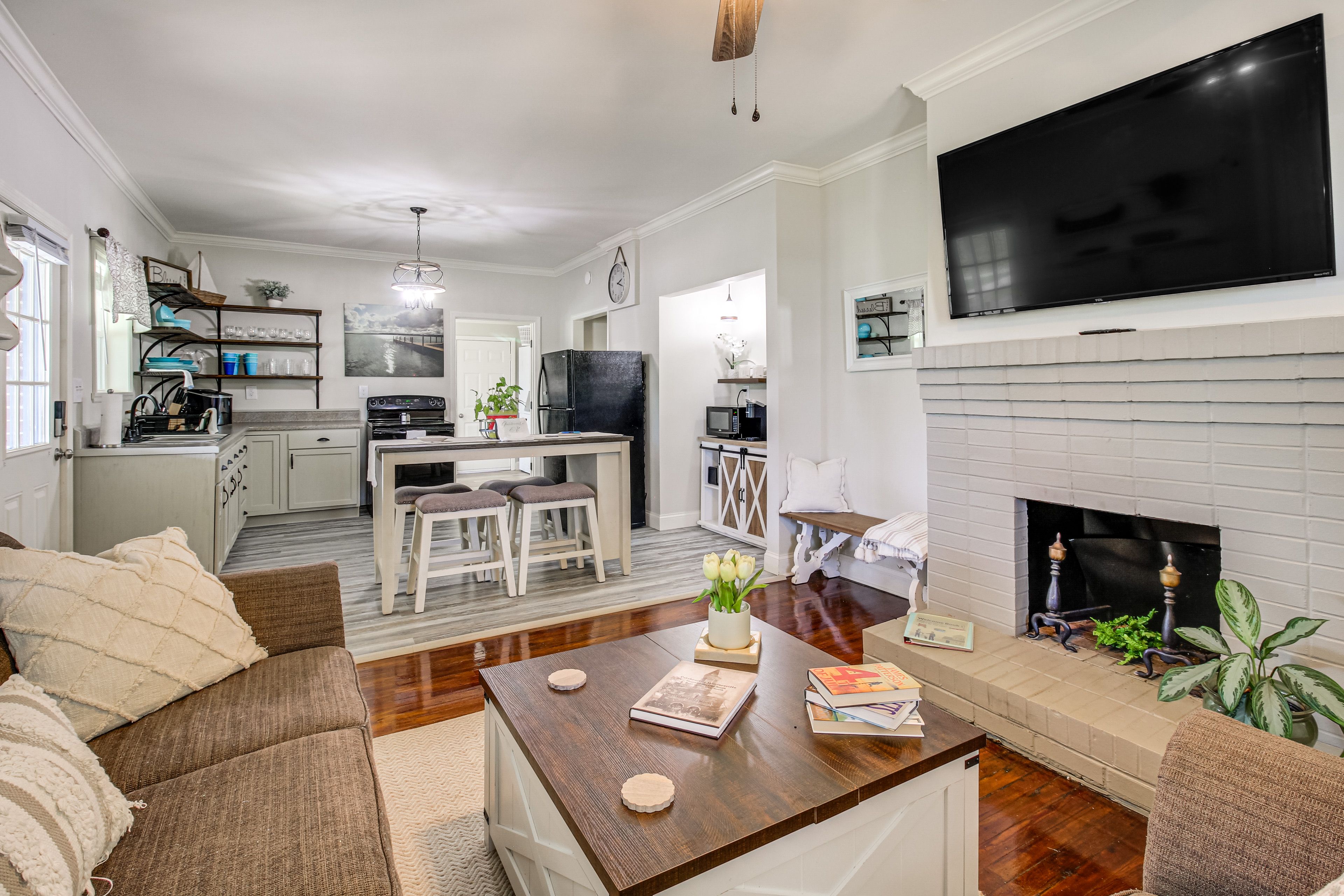 Guntersville Vacation Rental | 3BR | 2BA | 1,008 Sq Ft | 6 Steps Required