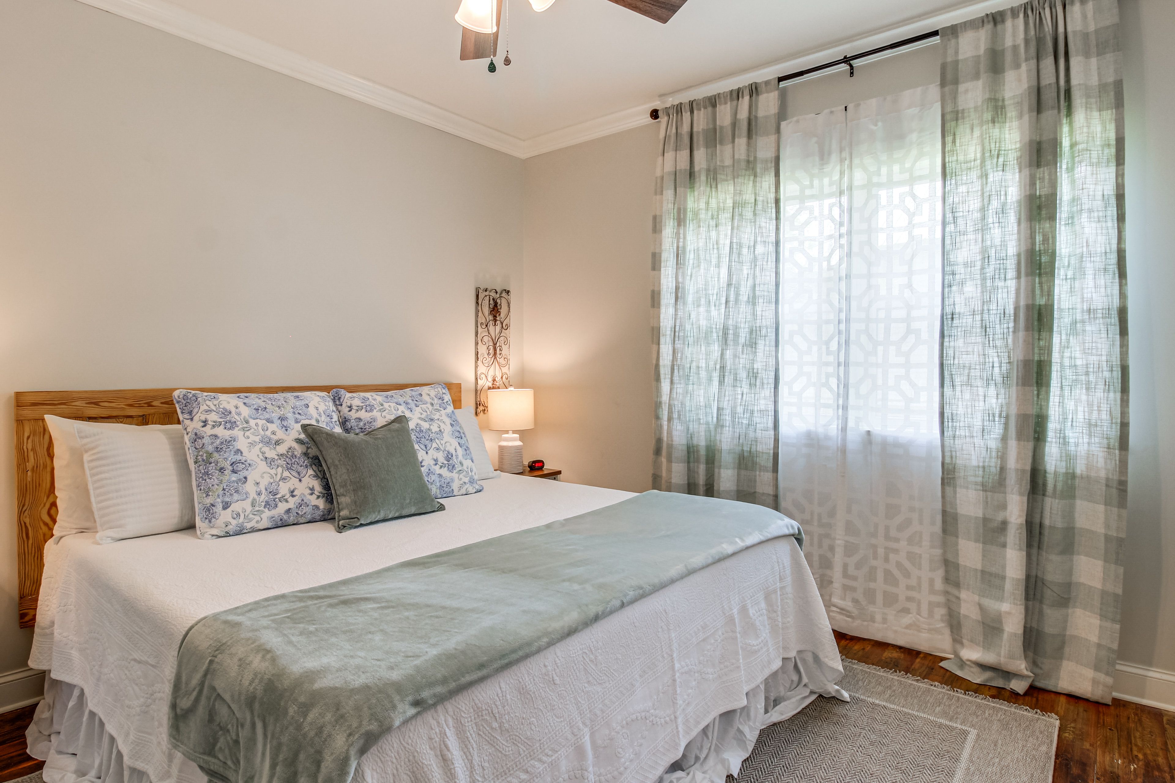 Bedroom 1 | King Bed