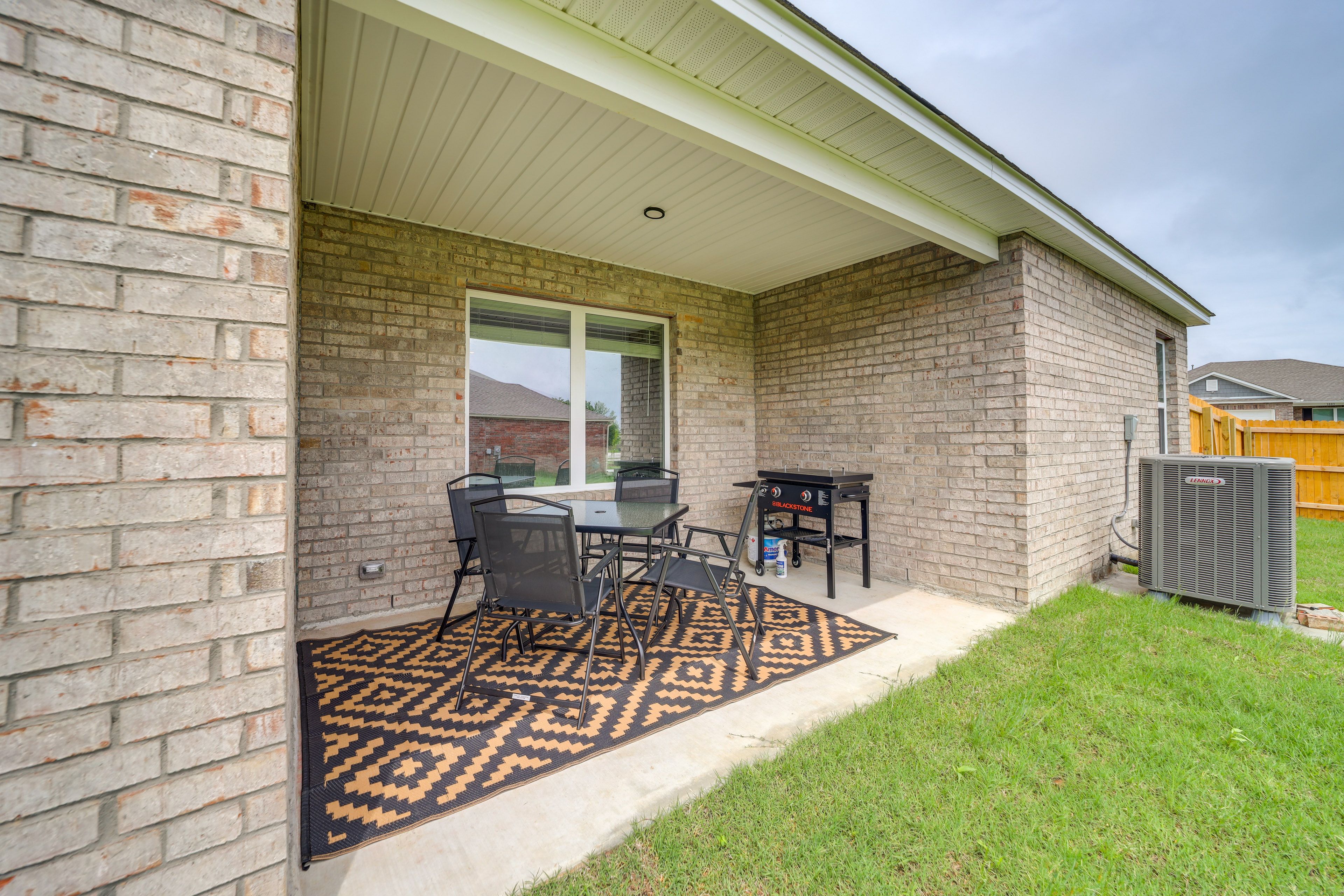 Covered Patio | Blackstone Grill | Outdoor Dining Area