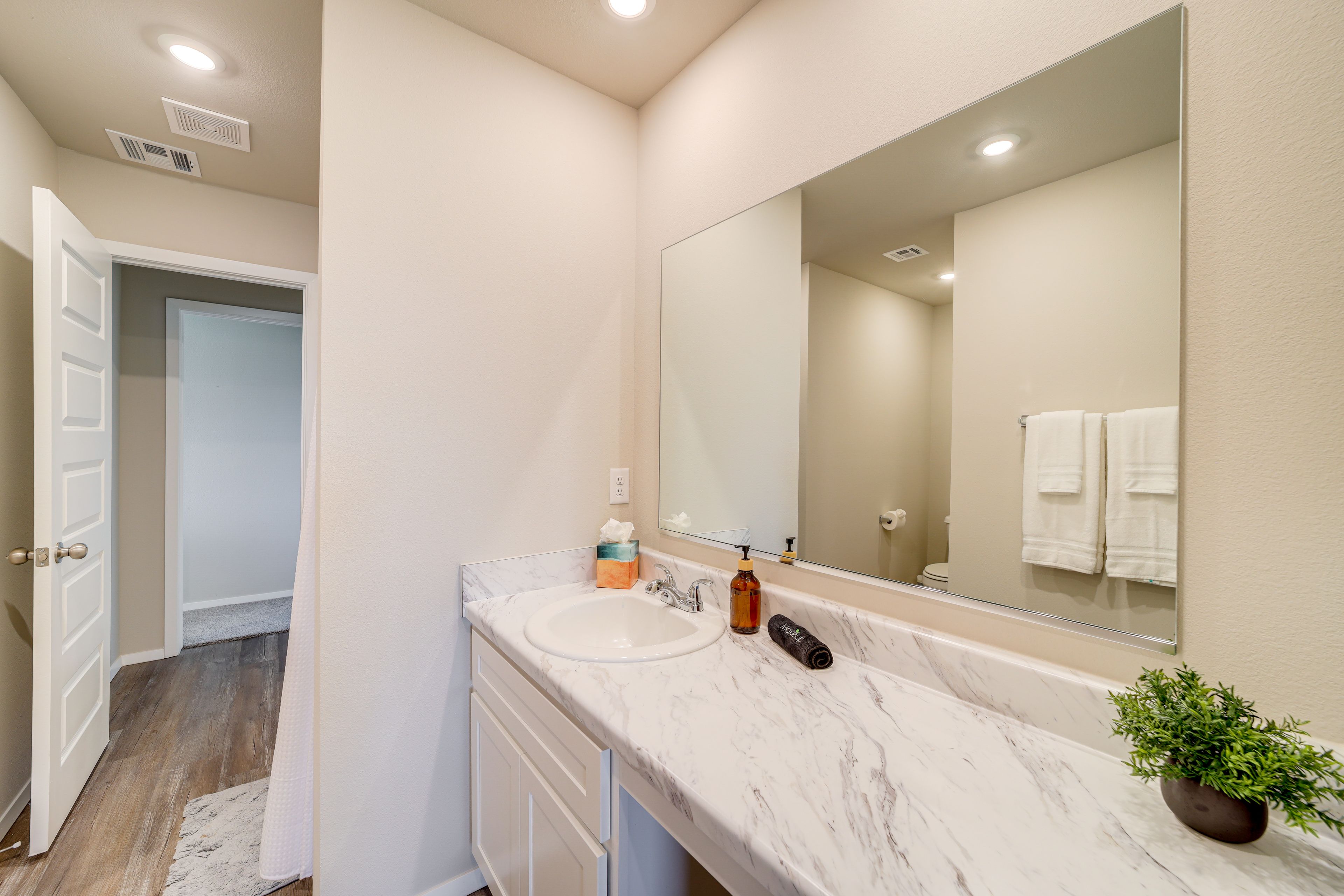 Bathroom | Bathtub/Shower