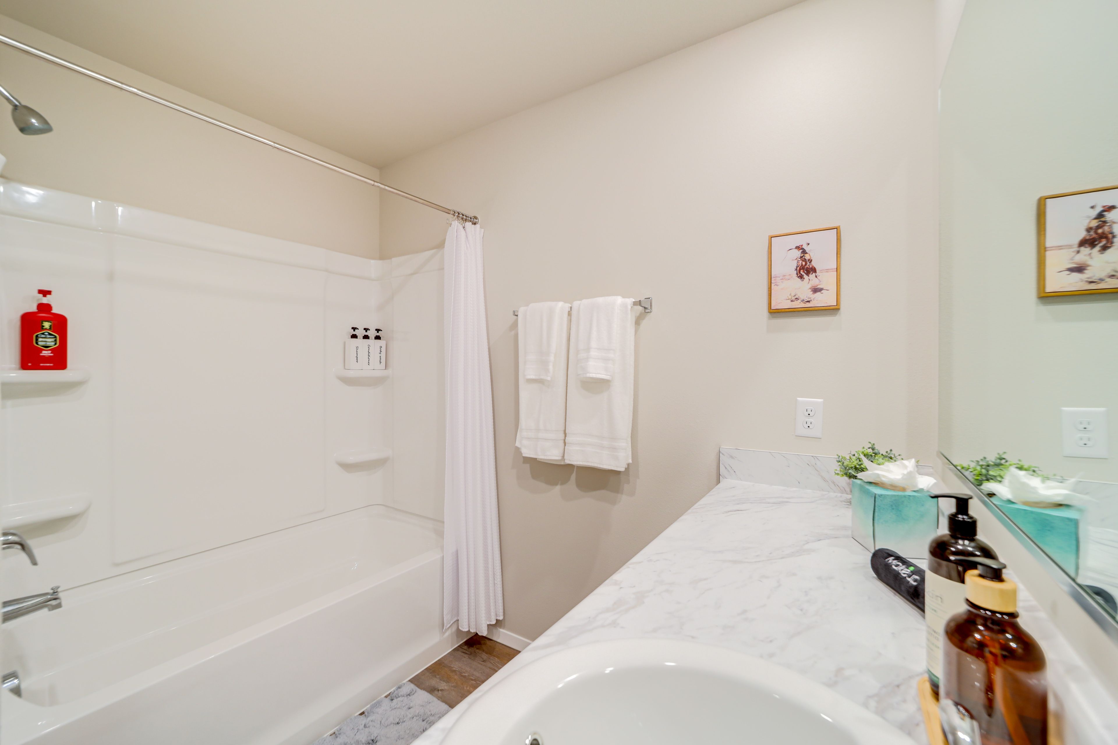 En-Suite Bathroom | Towels Provided