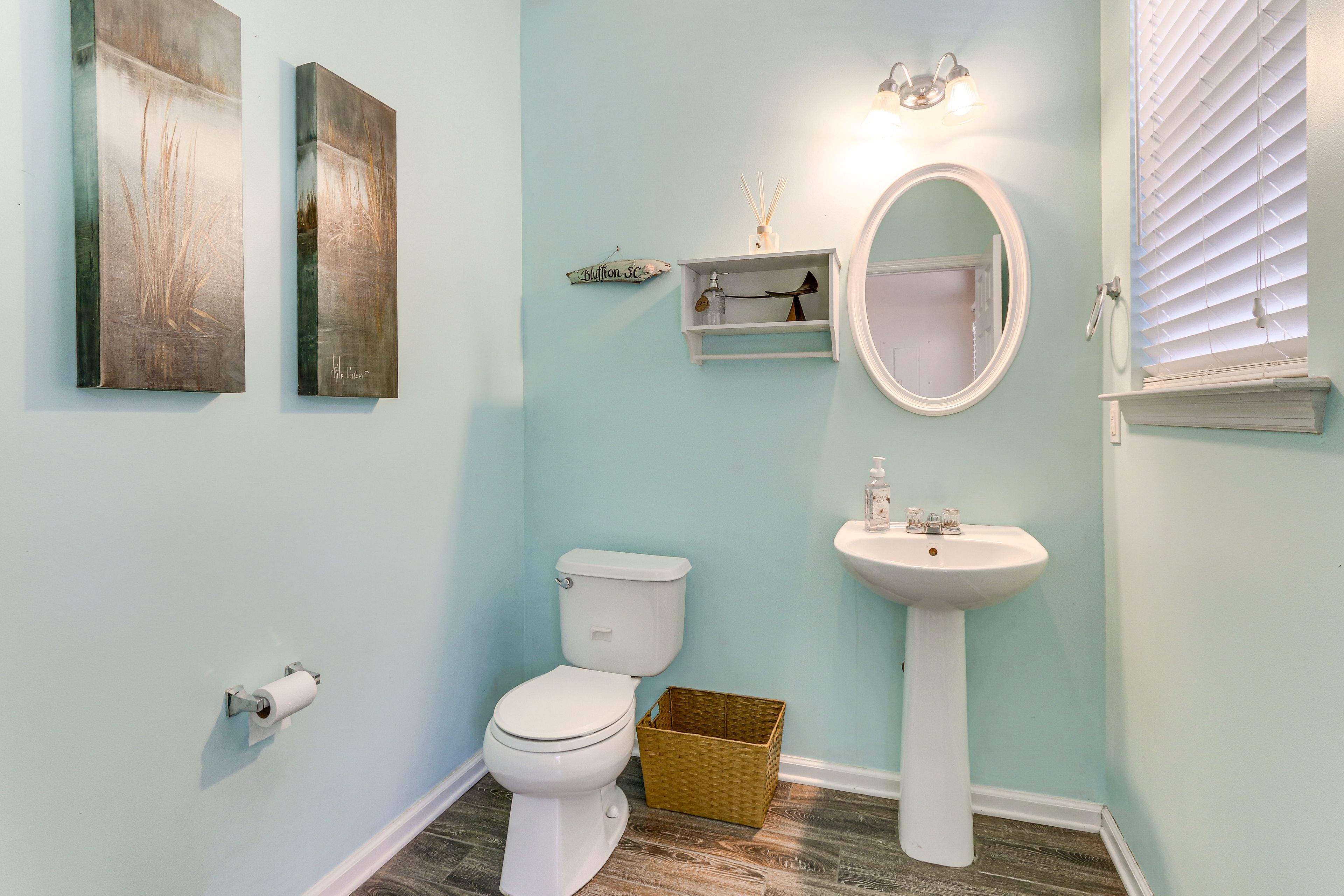 Half Bathroom | 1st Floor | Complimentary Toiletries | Towels Provided