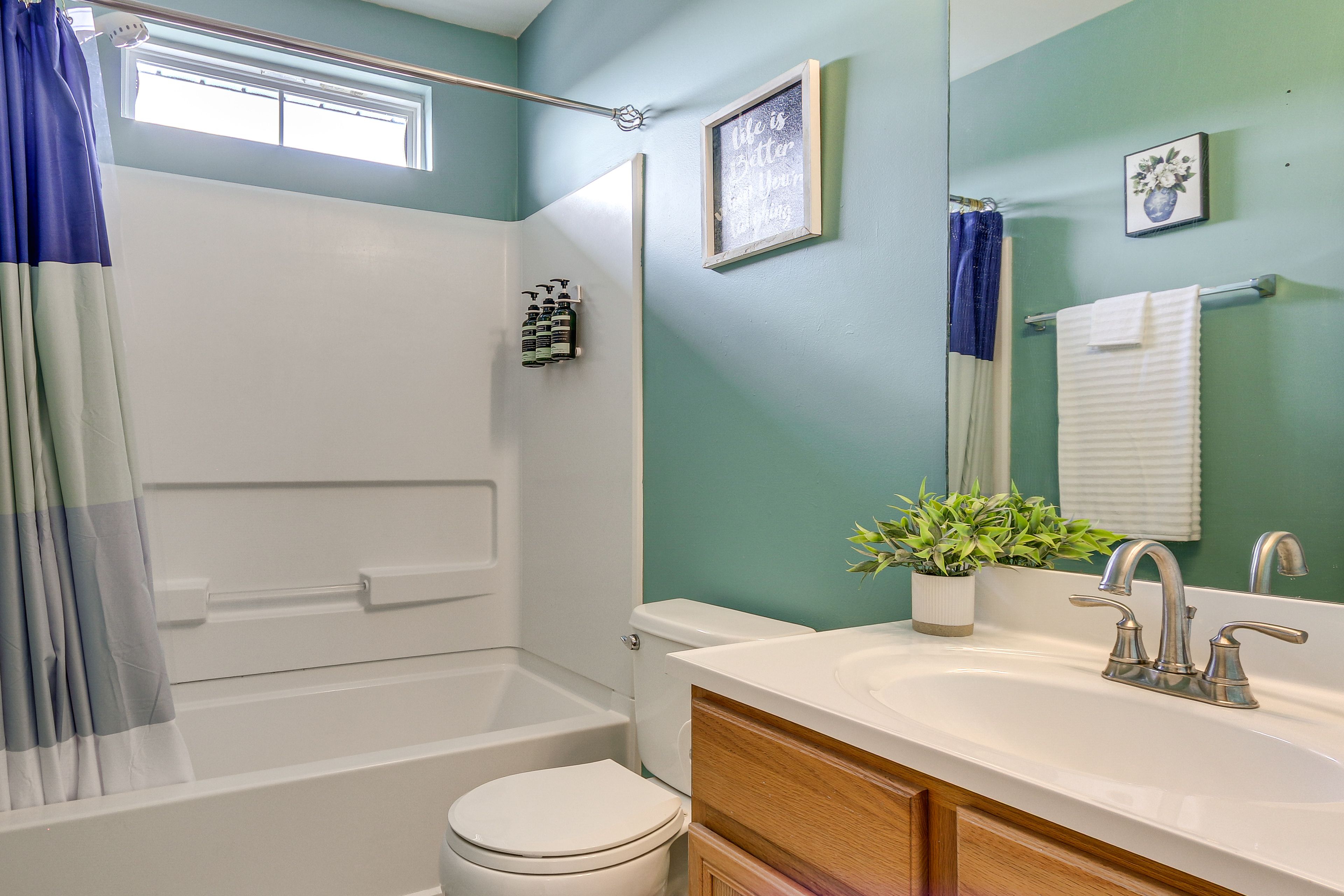 Full Bathroom | 2nd Floor