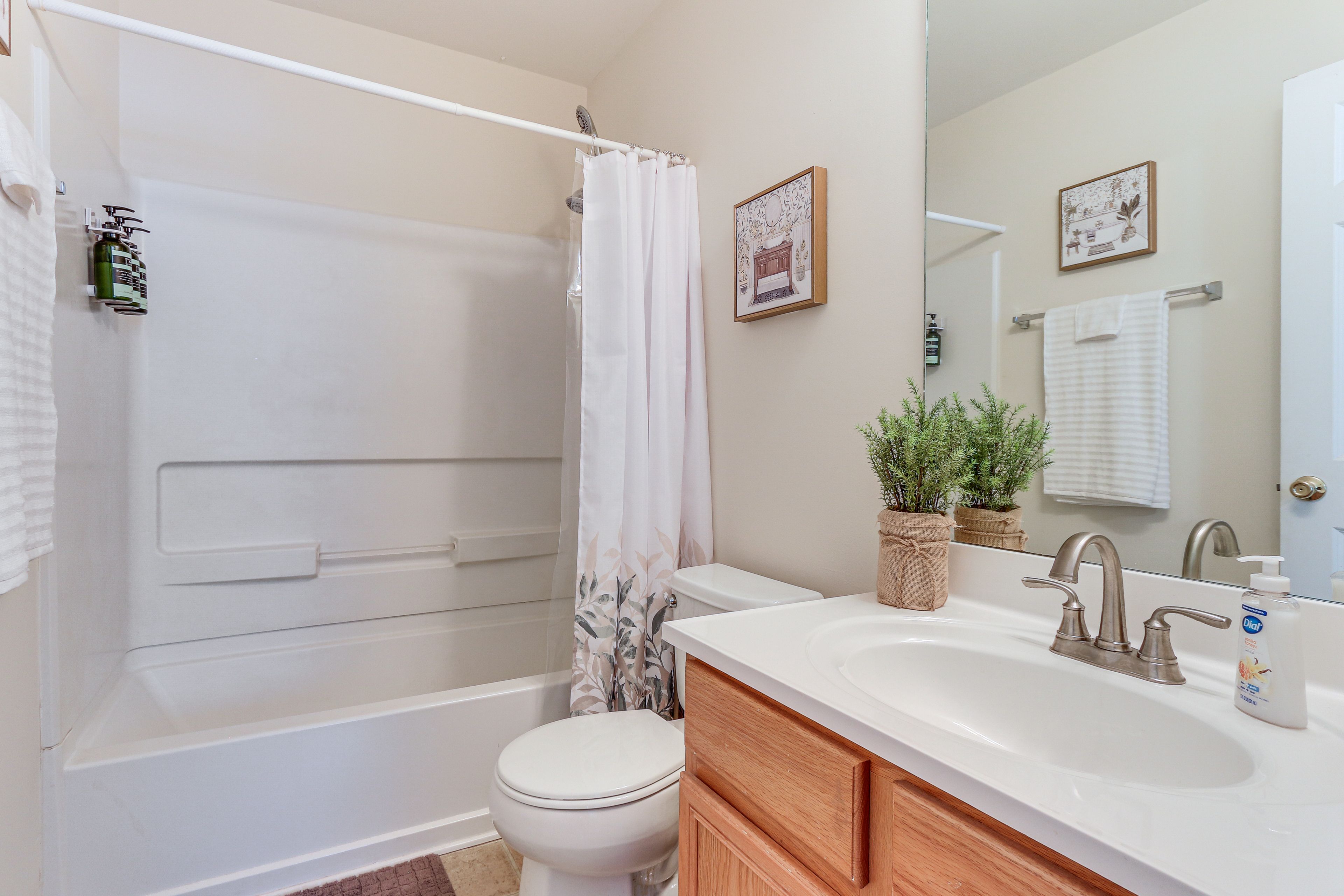 Full Bathroom | 2nd Floor