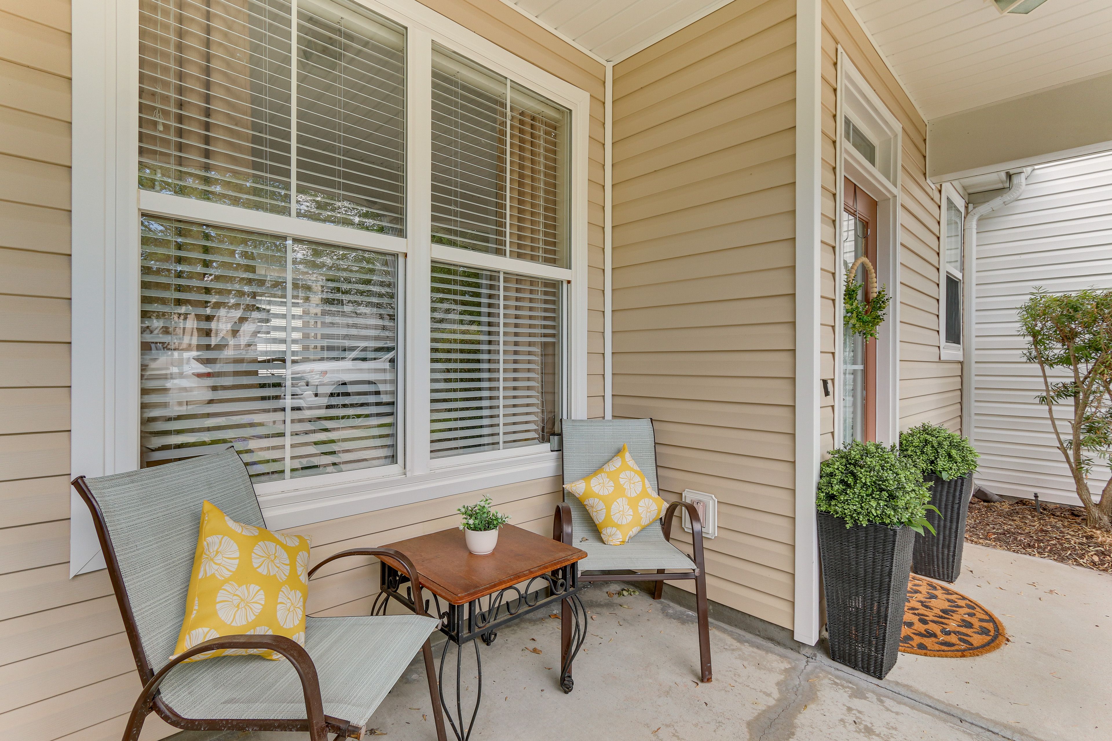 Covered Porch | Outdoor Seating