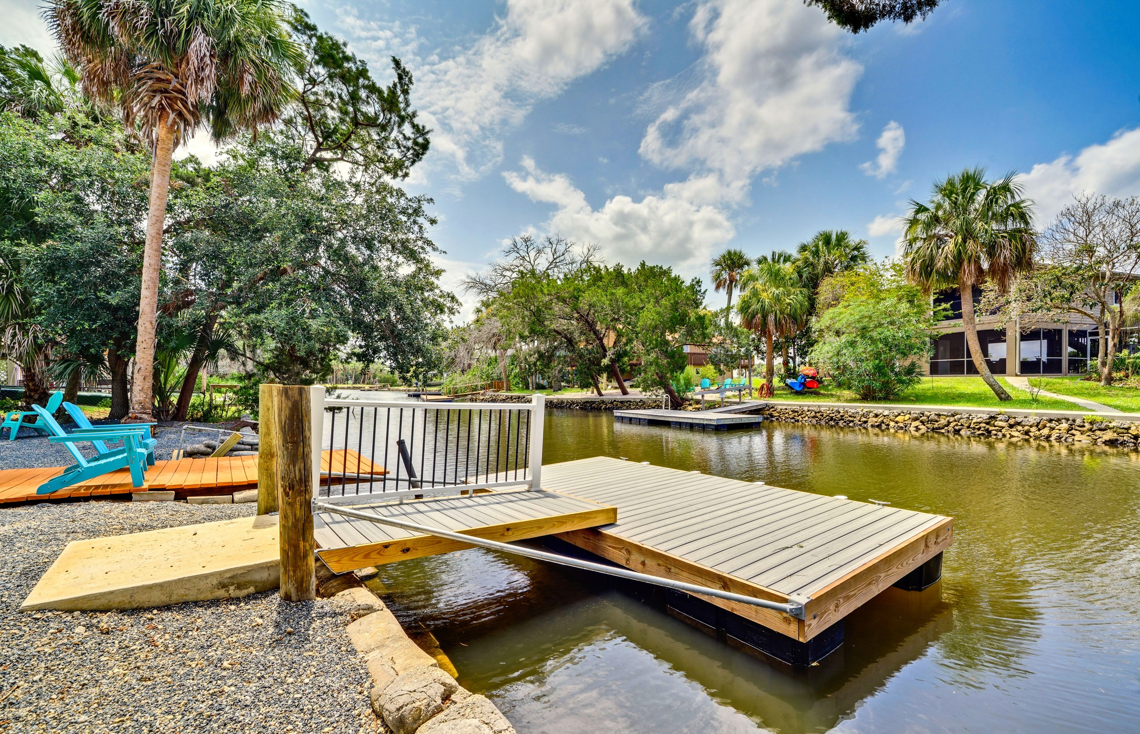 Boat Dock | Canal Access | Kayaks Provided