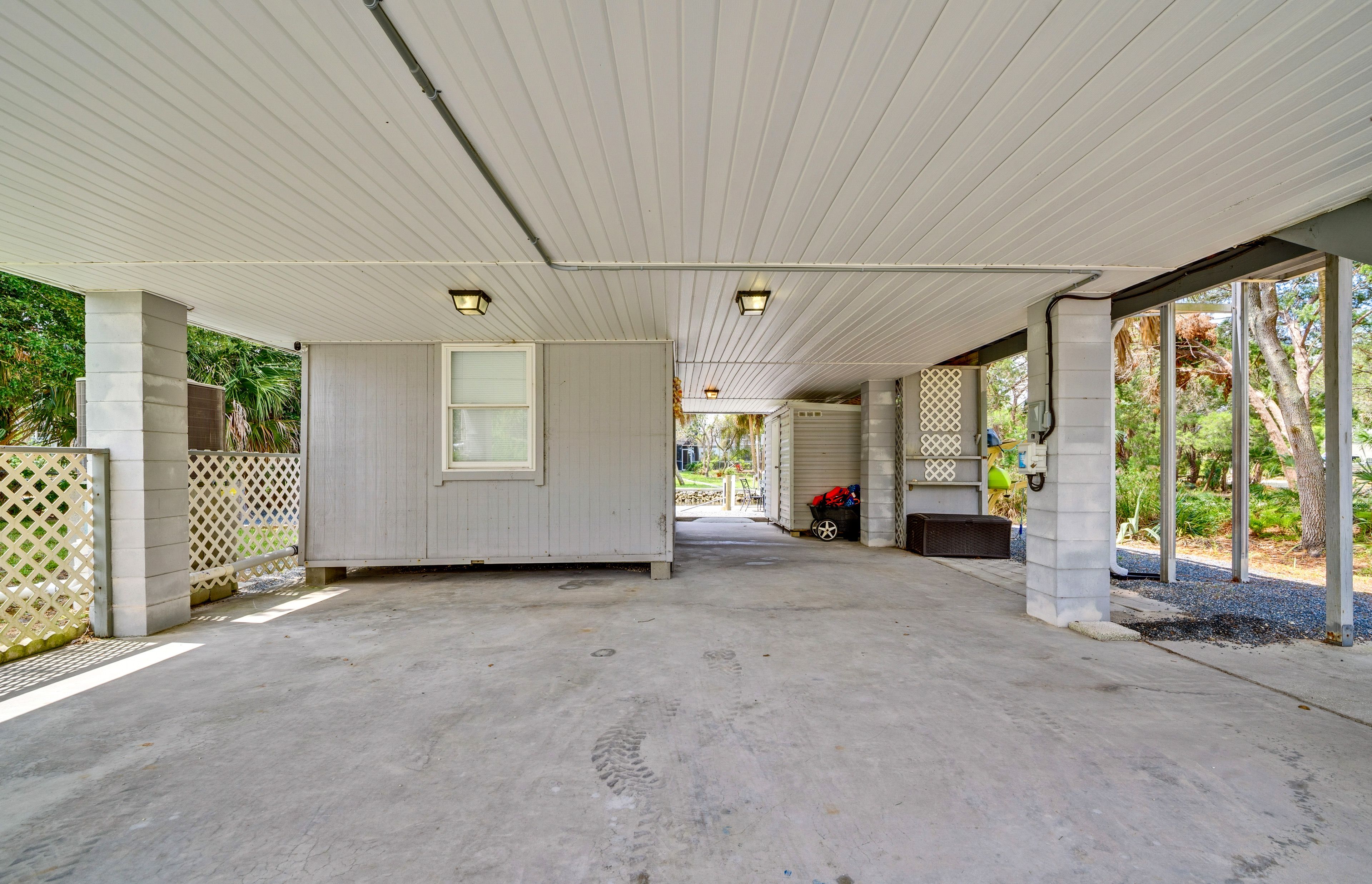 Parking | Driveway (4 Vehicles)