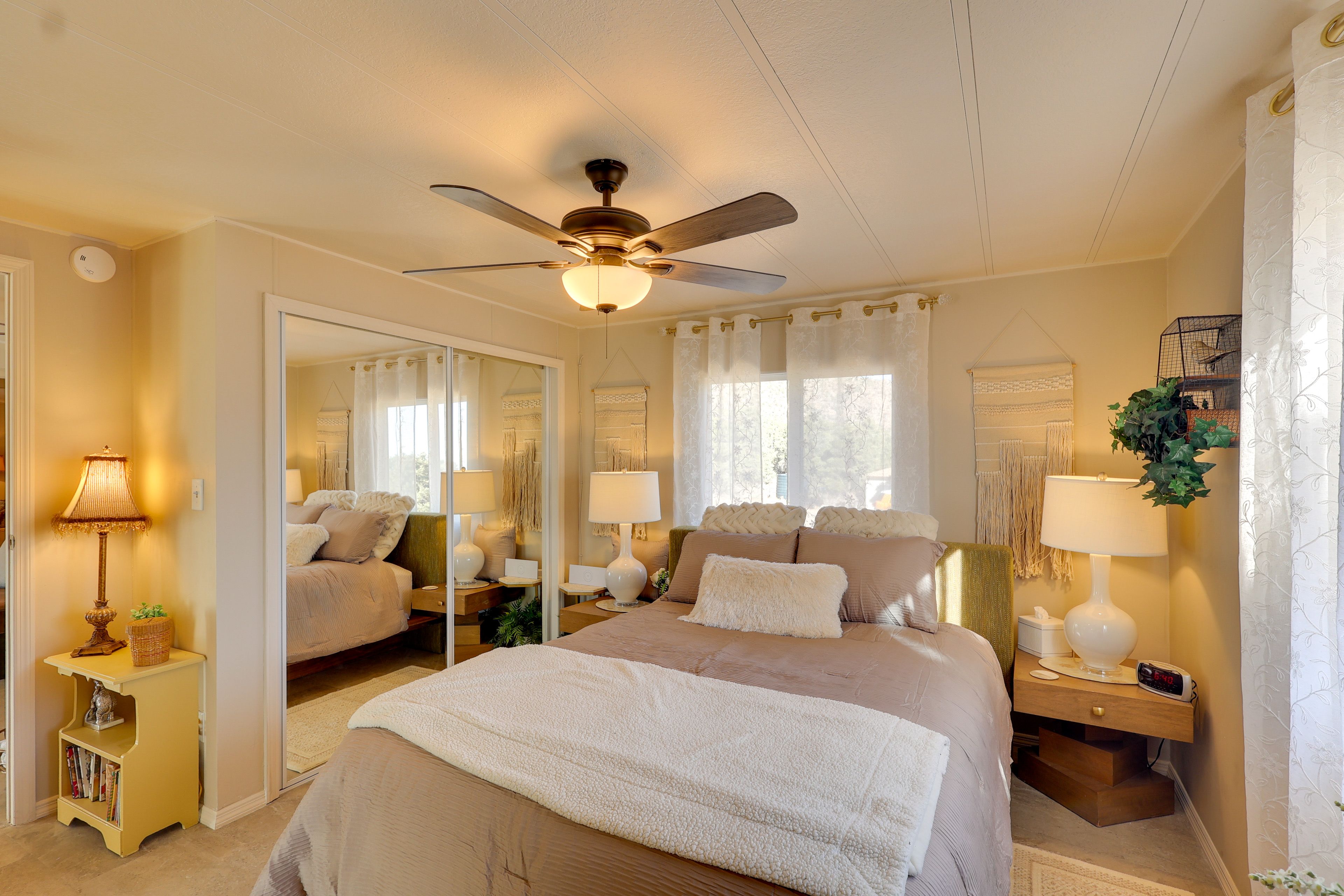 Bedroom 1 | Queen Bed